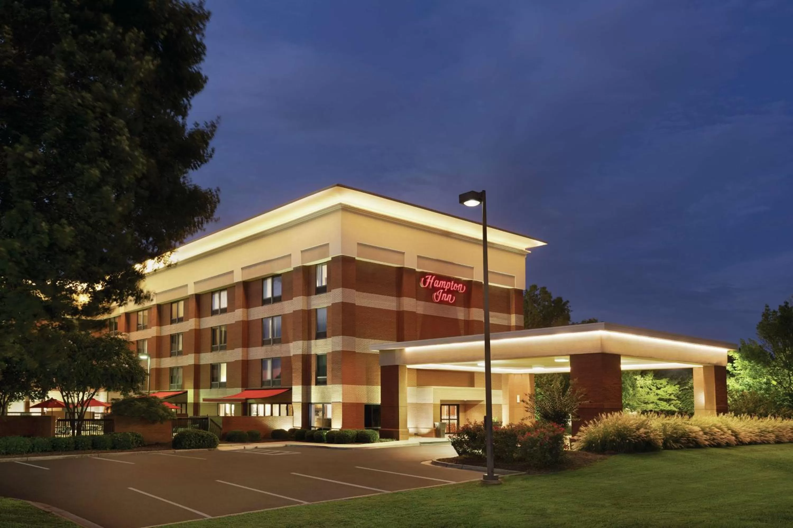 Property building in Hampton Inn Atlanta-Stone Mountain