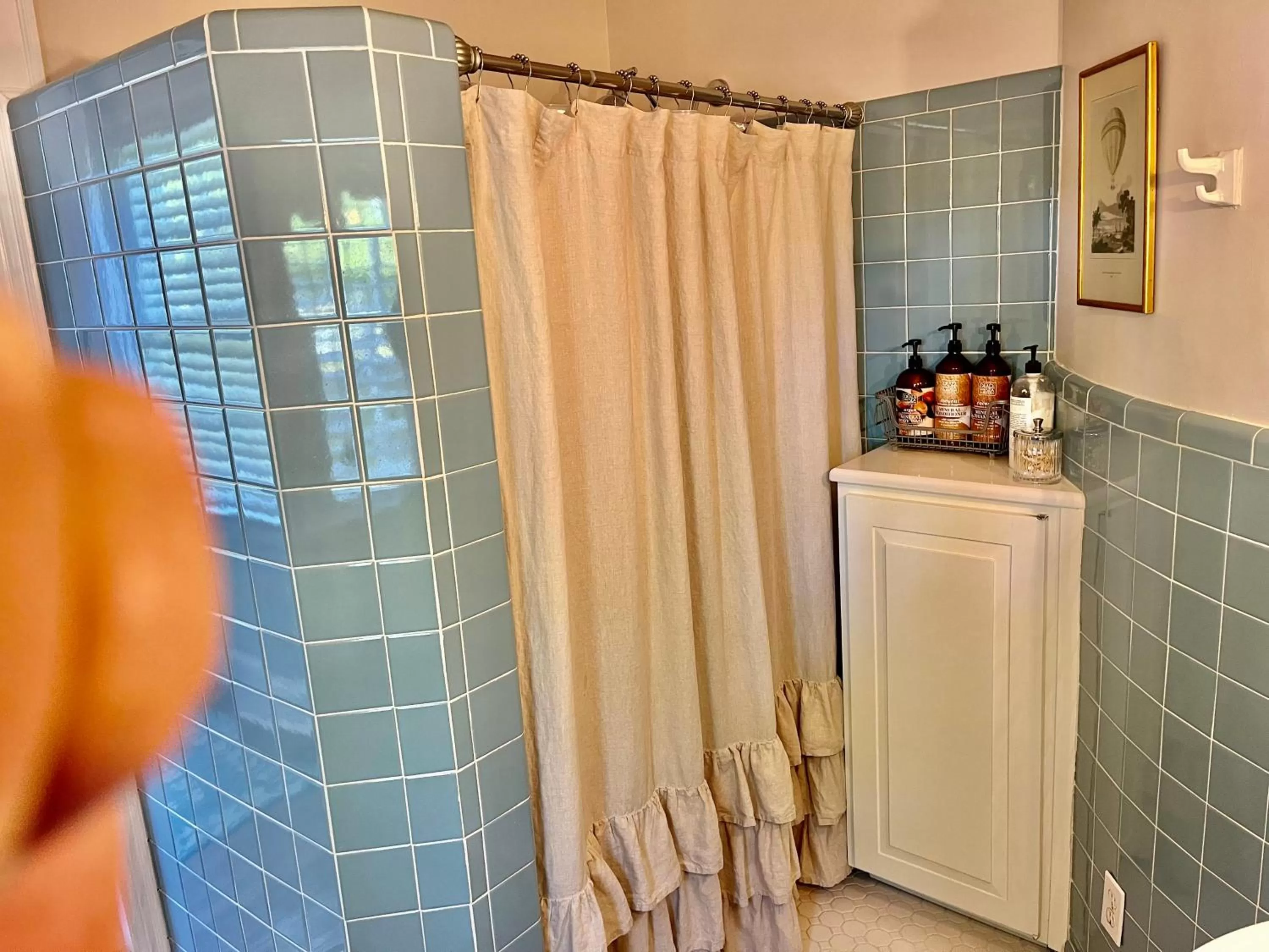 The Holly and Ivy Inn