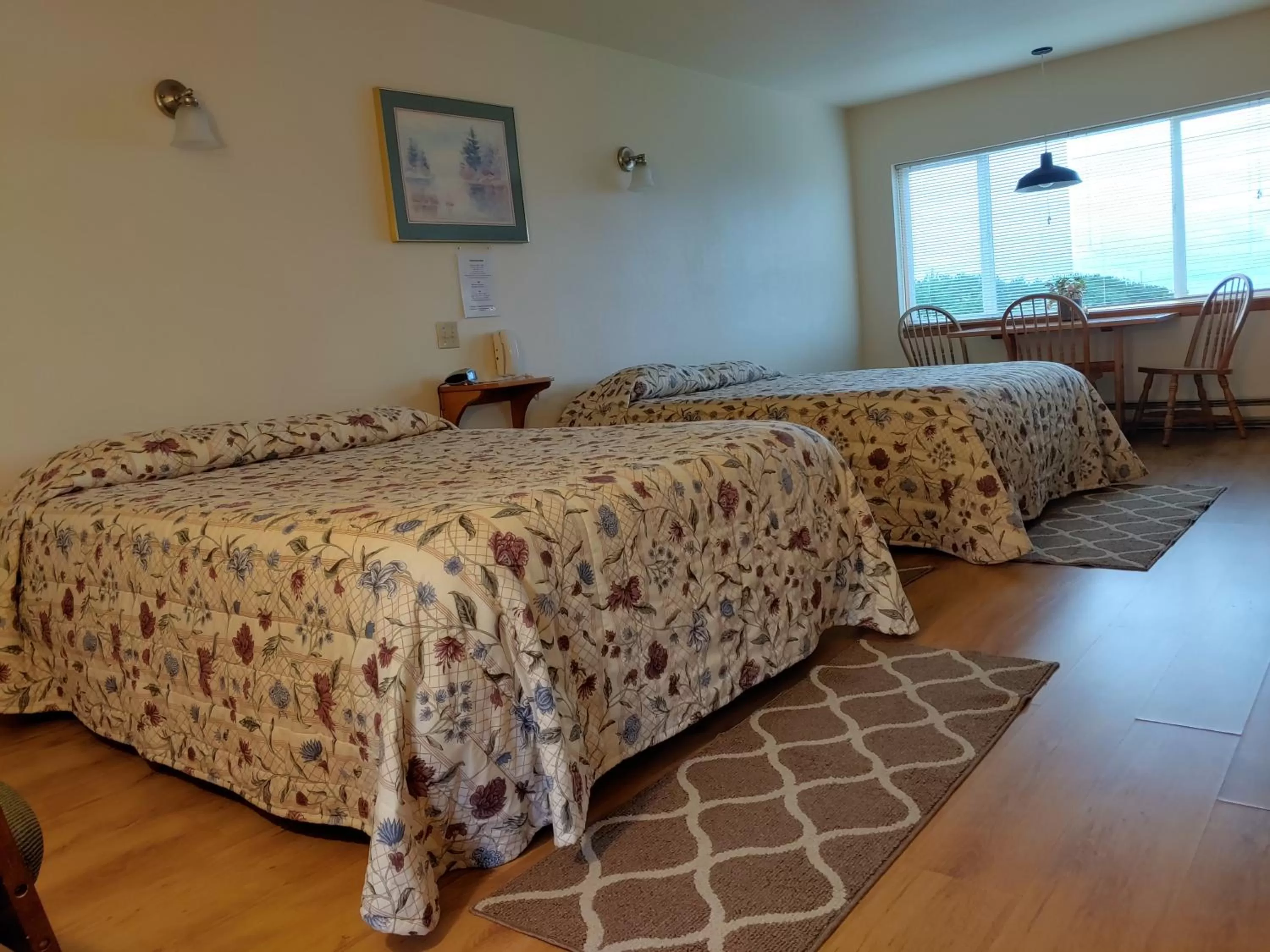 Bed in The Dublin House Motel