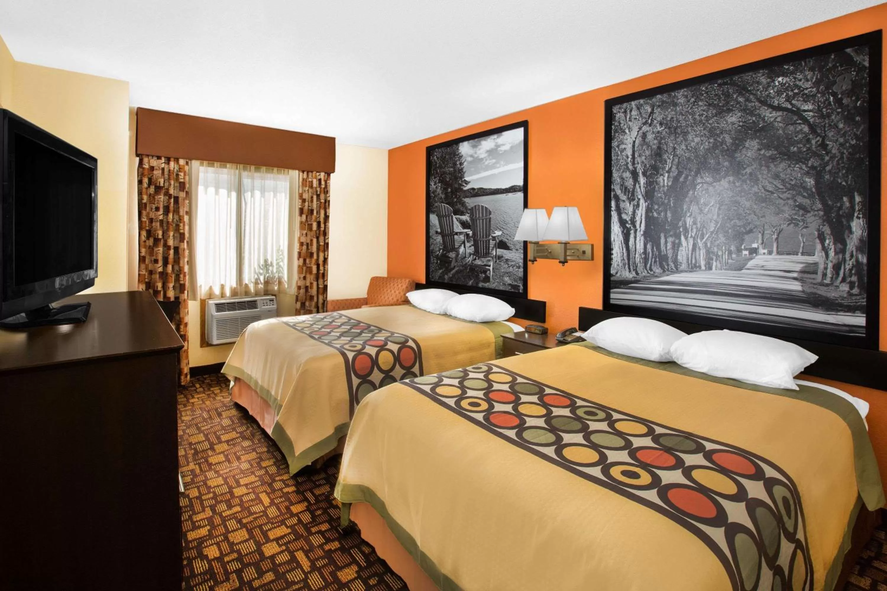 Photo of the whole room, Bed in Super 8 by Wyndham Clive IA