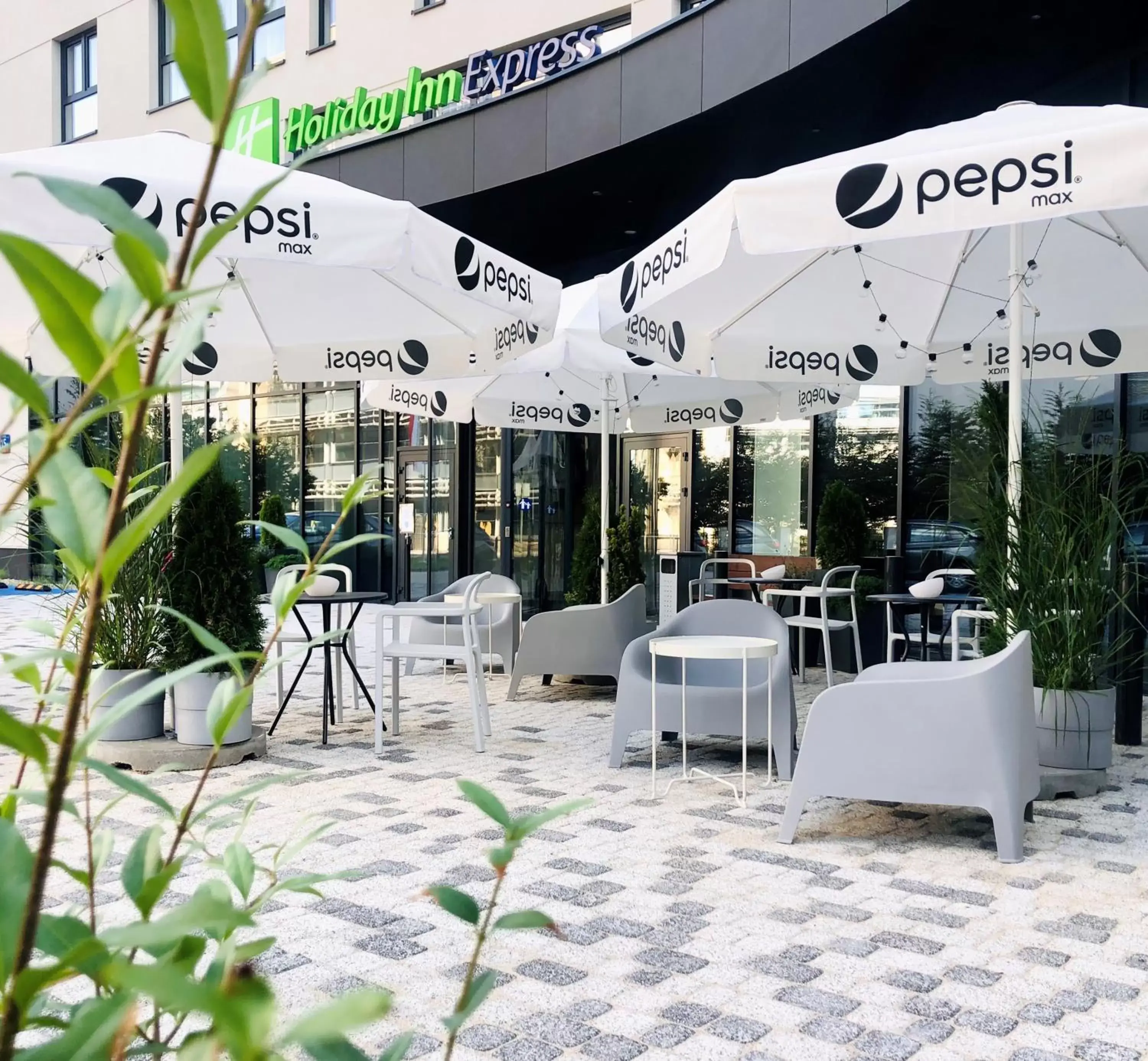 Patio, Banquet Facilities in Holiday Inn Express Warsaw - Mokotow, an IHG Hotel