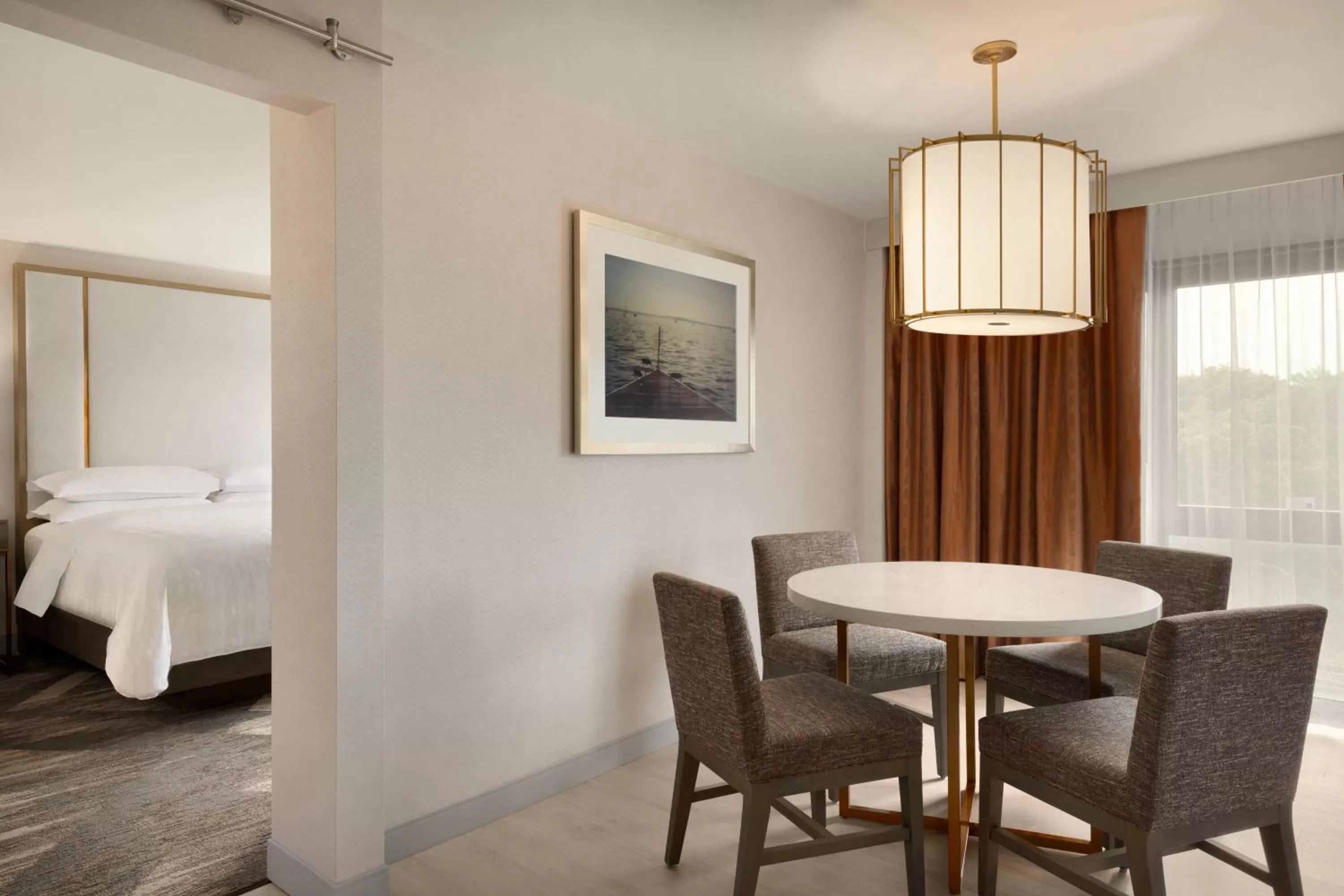 Bedroom, Bed in Sheraton Madison Hotel