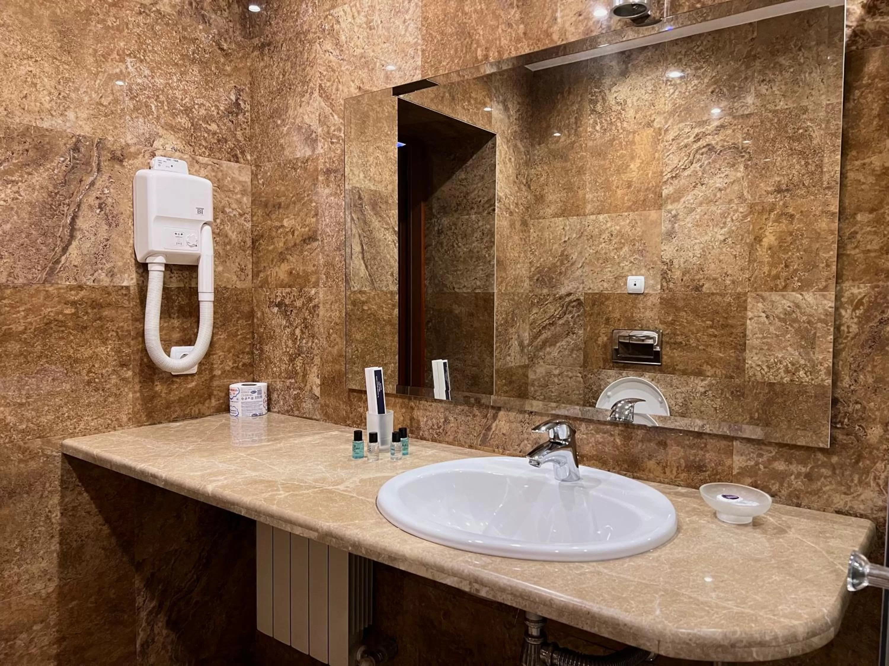 Shower in JEPPESEN RESIDENCE