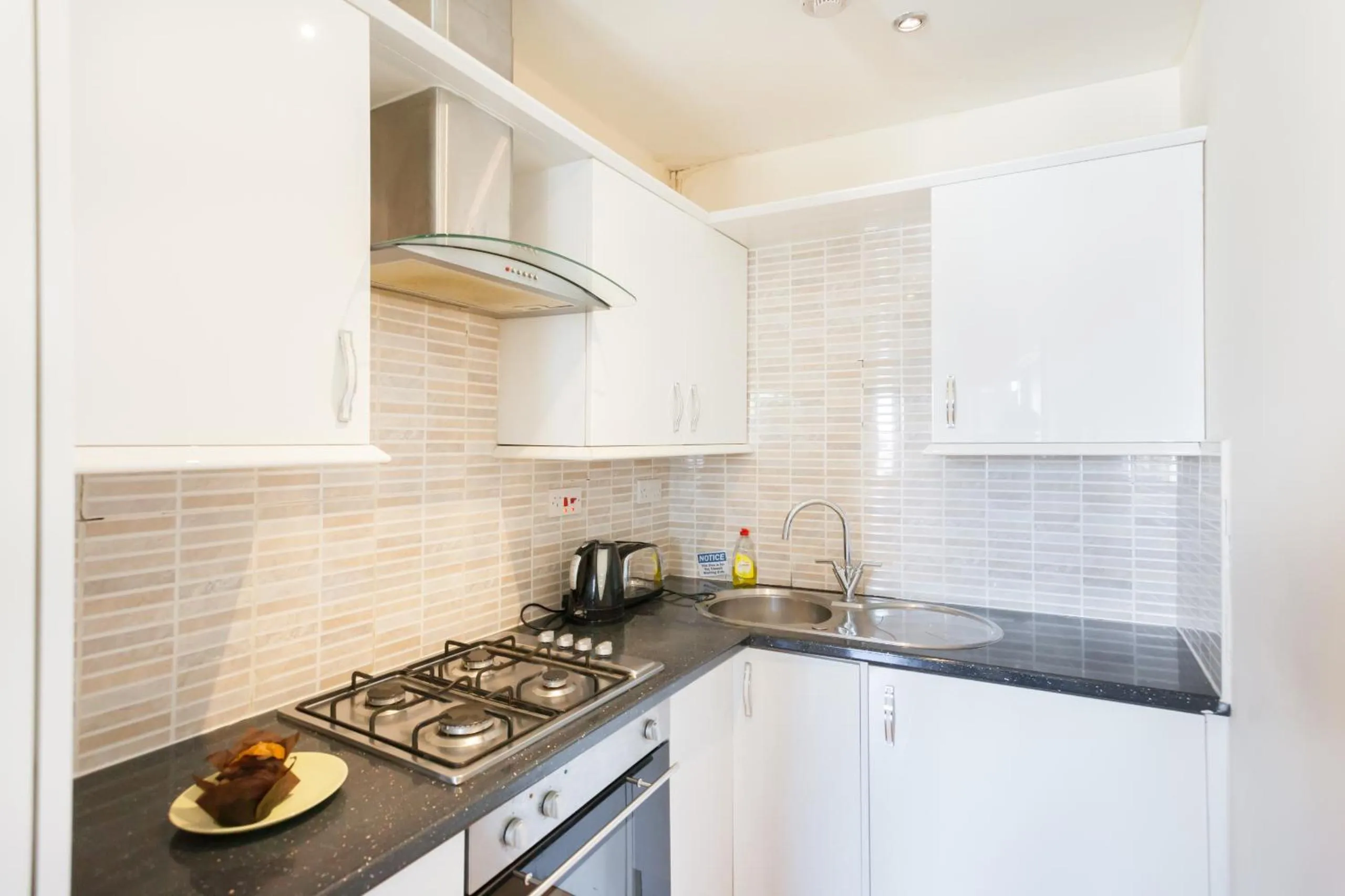 Kitchen or kitchenette, Kitchen/Kitchenette in Kings Cross Apartment