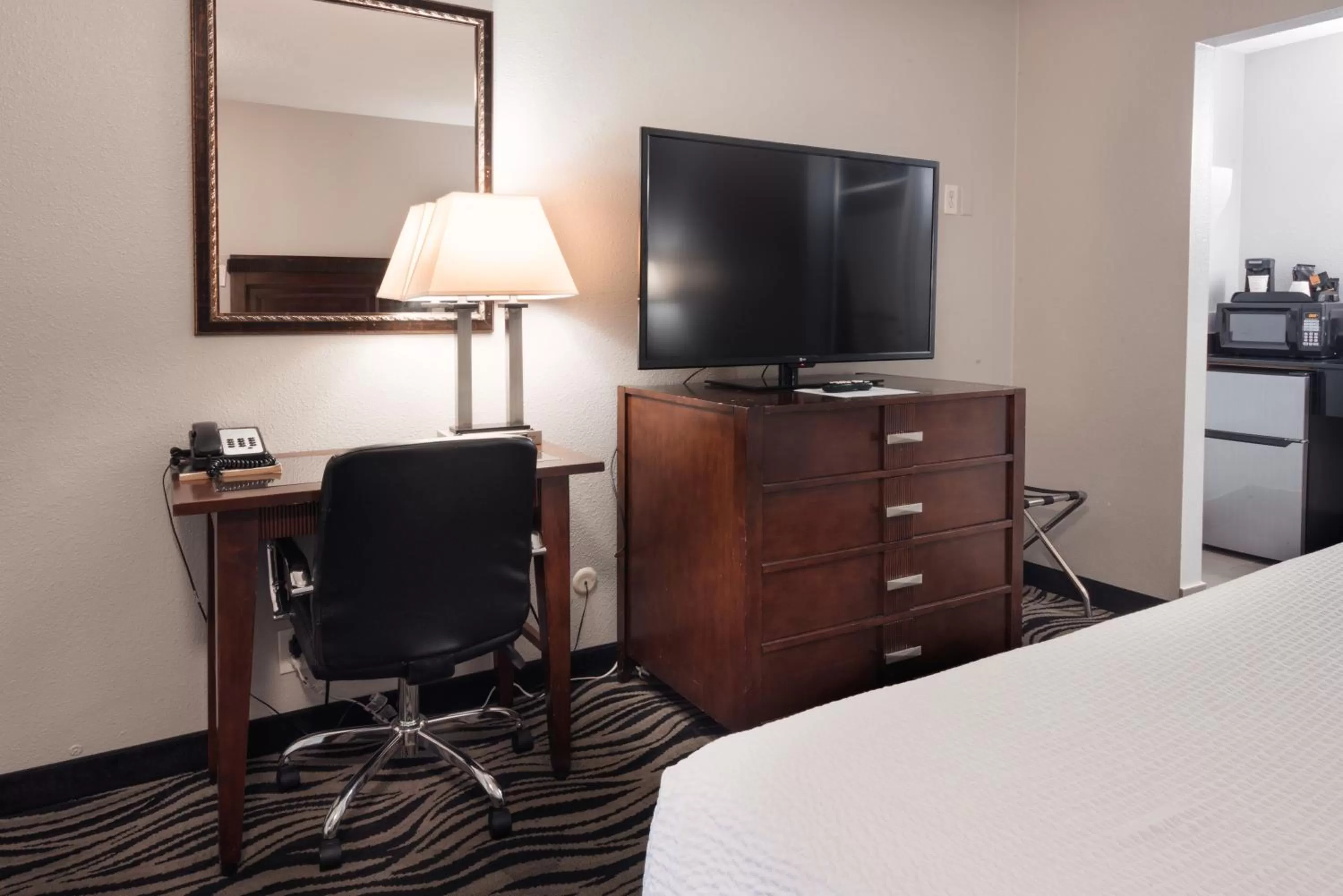 Bed in Astoria Rivershore Motel