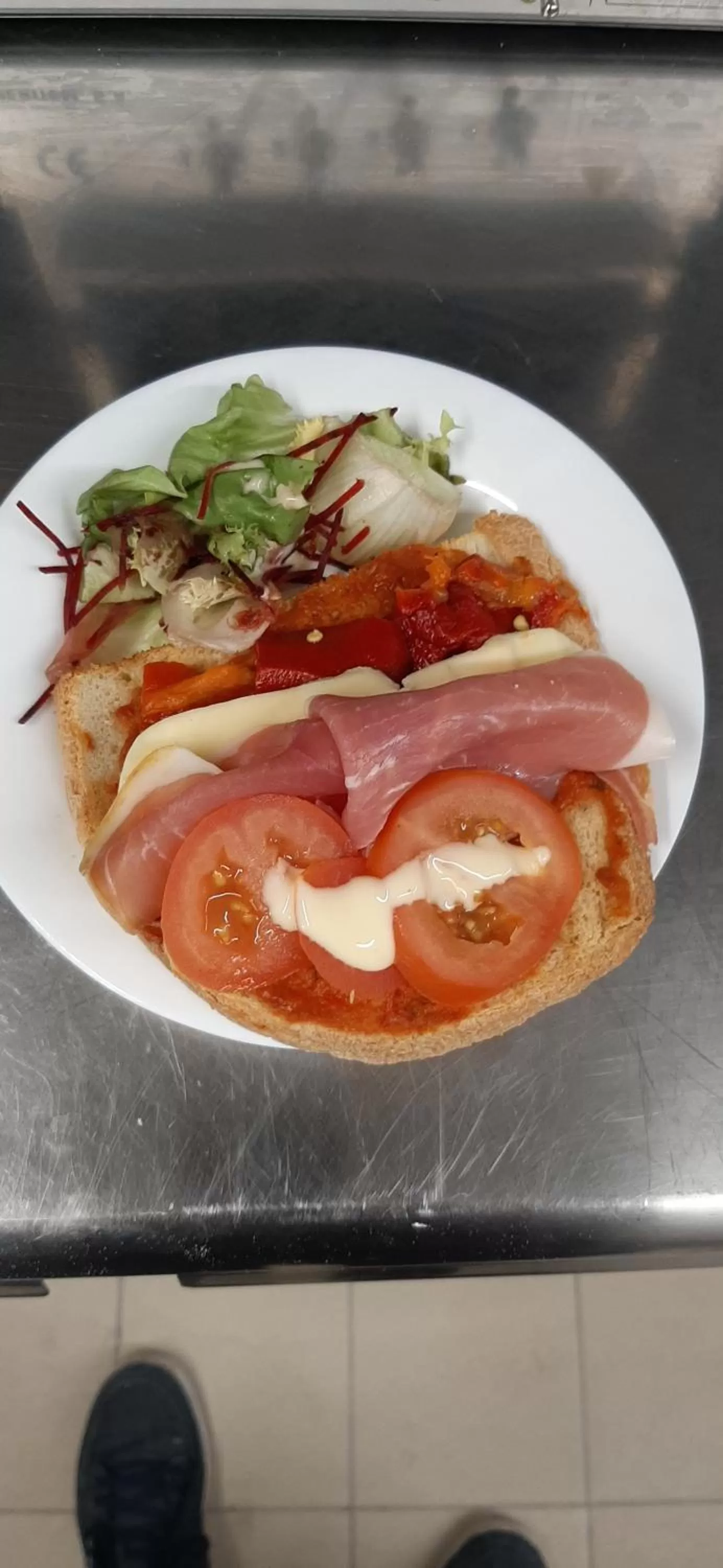 Restaurant/places to eat in Hotel Martinez Grenay