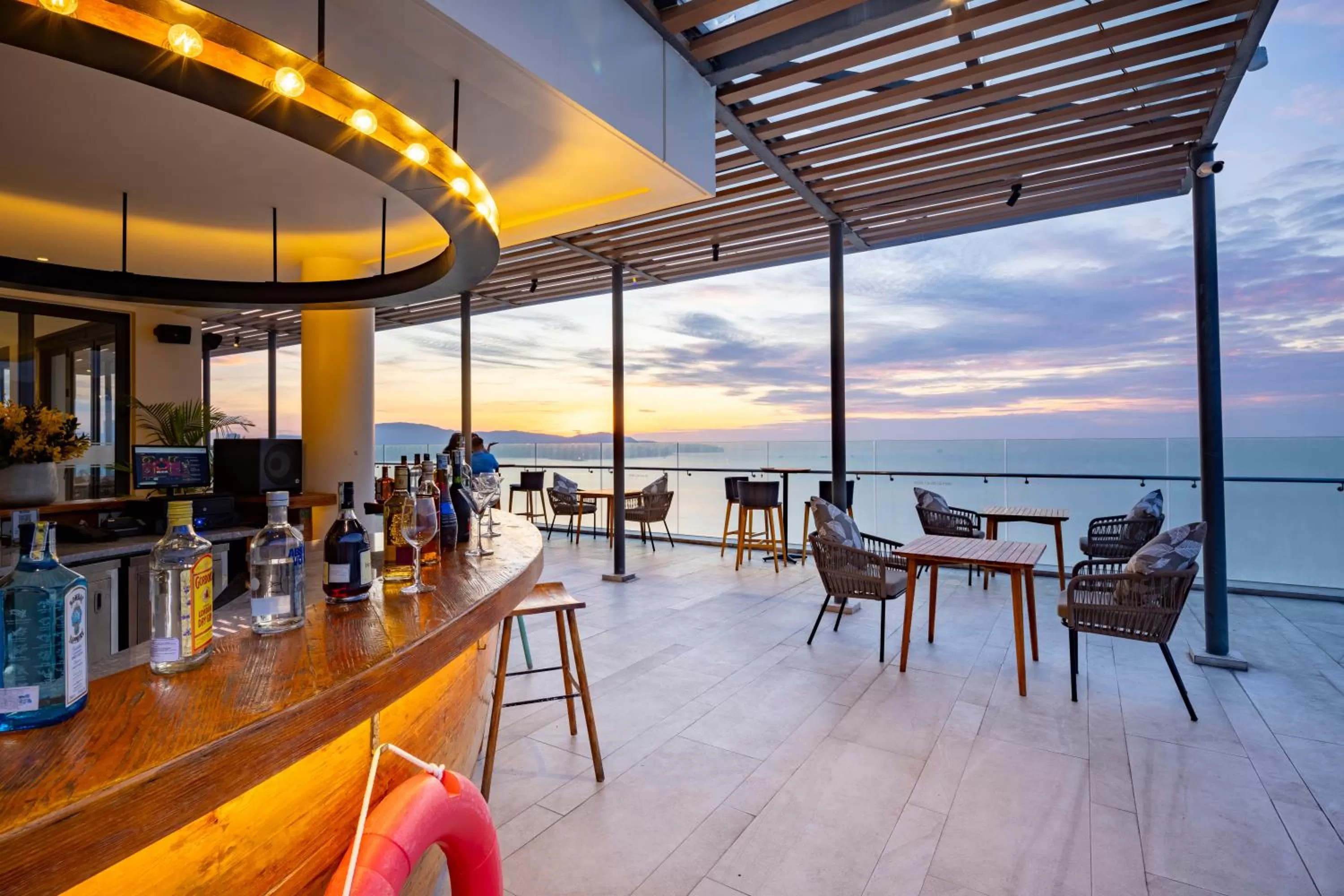 Lounge or bar in Anya Premier Beachfront Hotel Quy Nhon