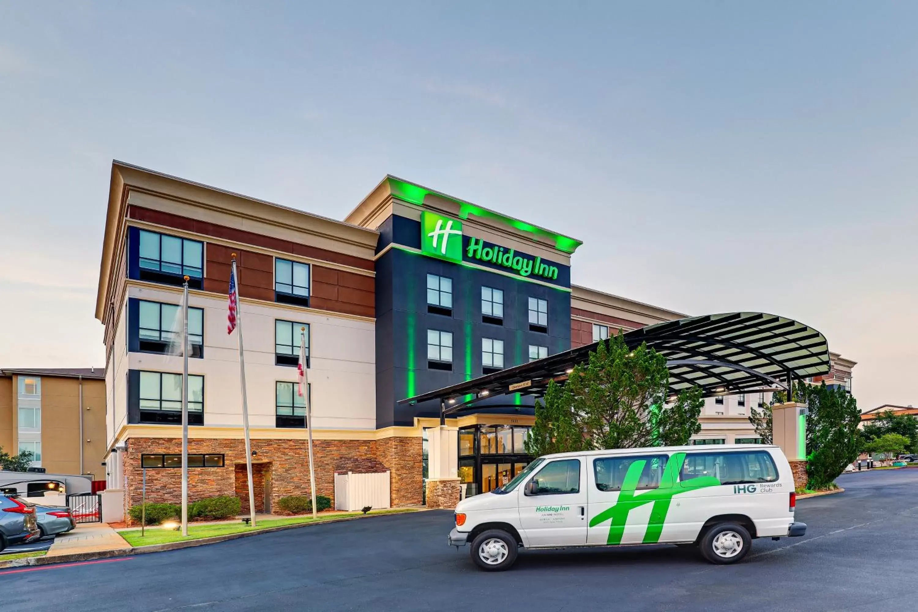 Property building in Holiday Inn Mobile Airport by IHG Property building in Holiday Inn Mobile Airport by IHG