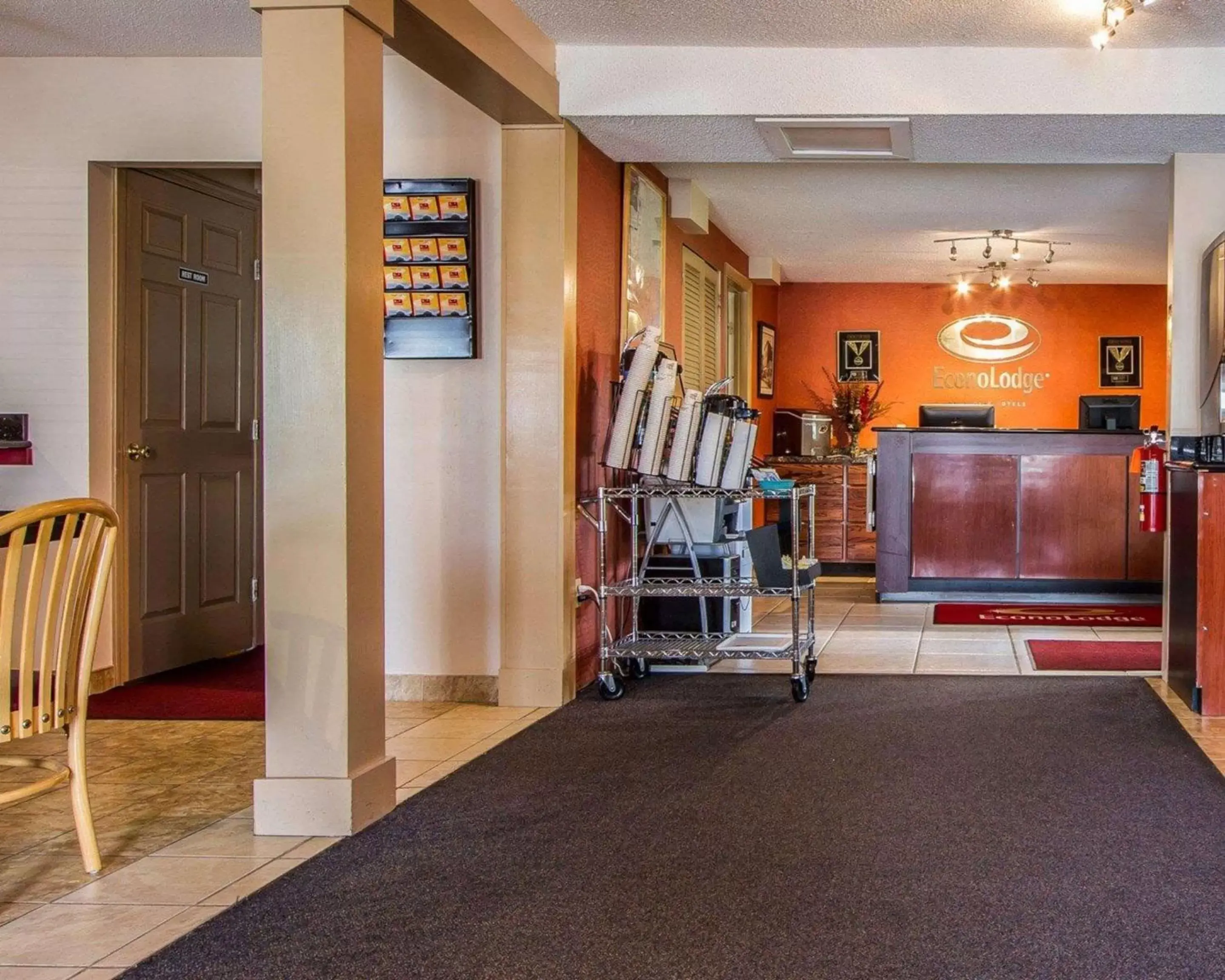 Lobby or reception in Econo Lodge Freeport - Brunswick Area