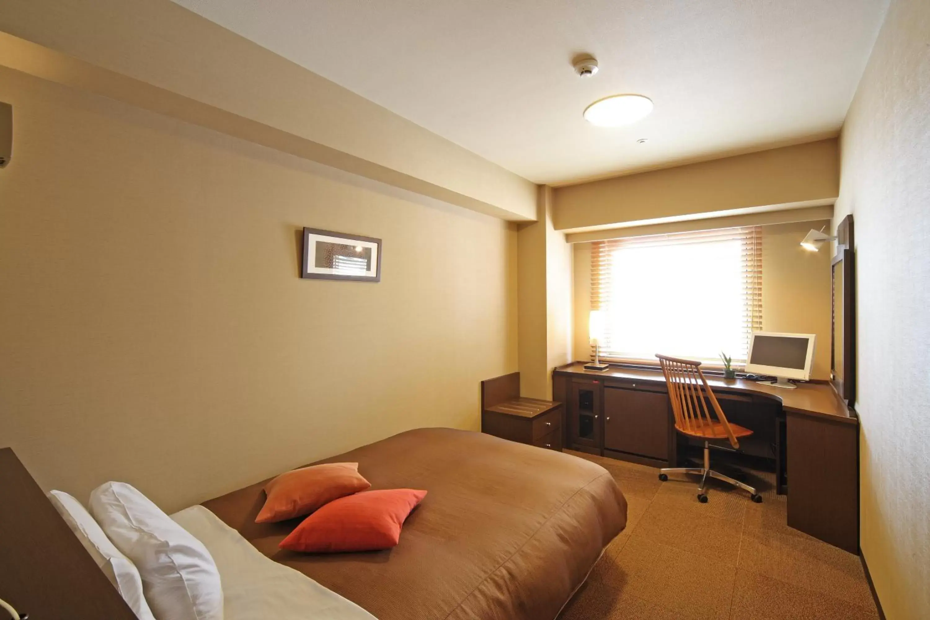 Bed in Hotel Sunroute Niigata