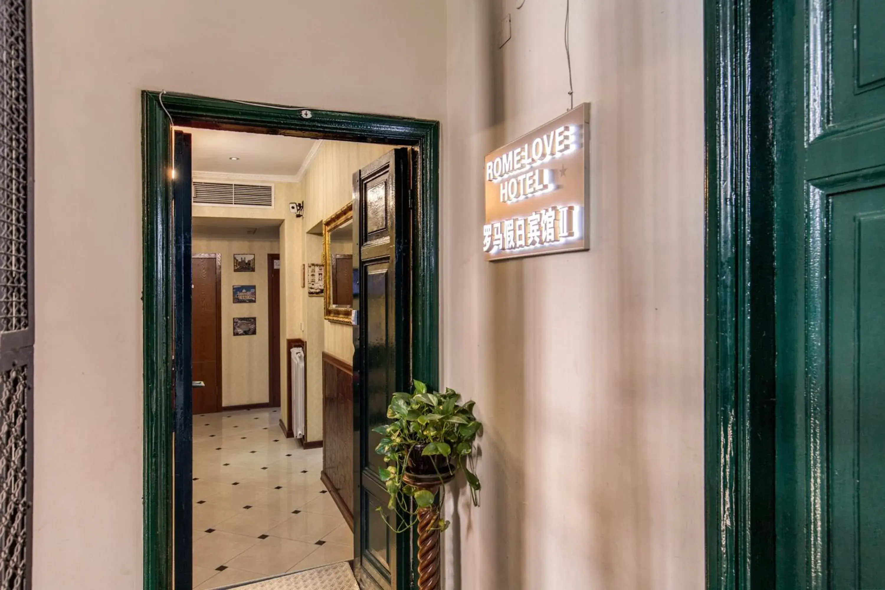 Lobby or reception, Facade/Entrance in Hotel Rome Love