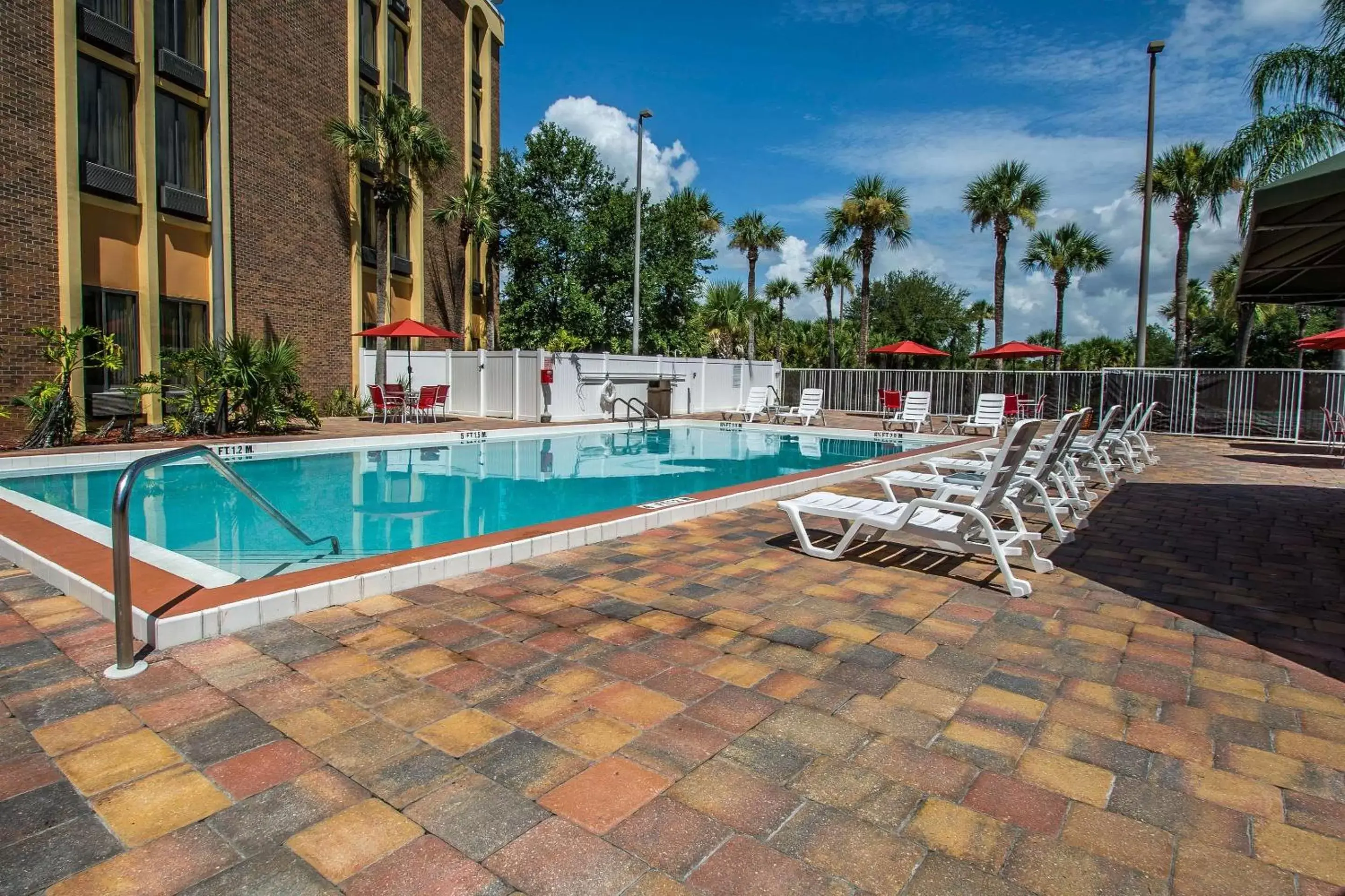 Swimming Pool in Comfort Inn & Suites Kissimmee by the Parks