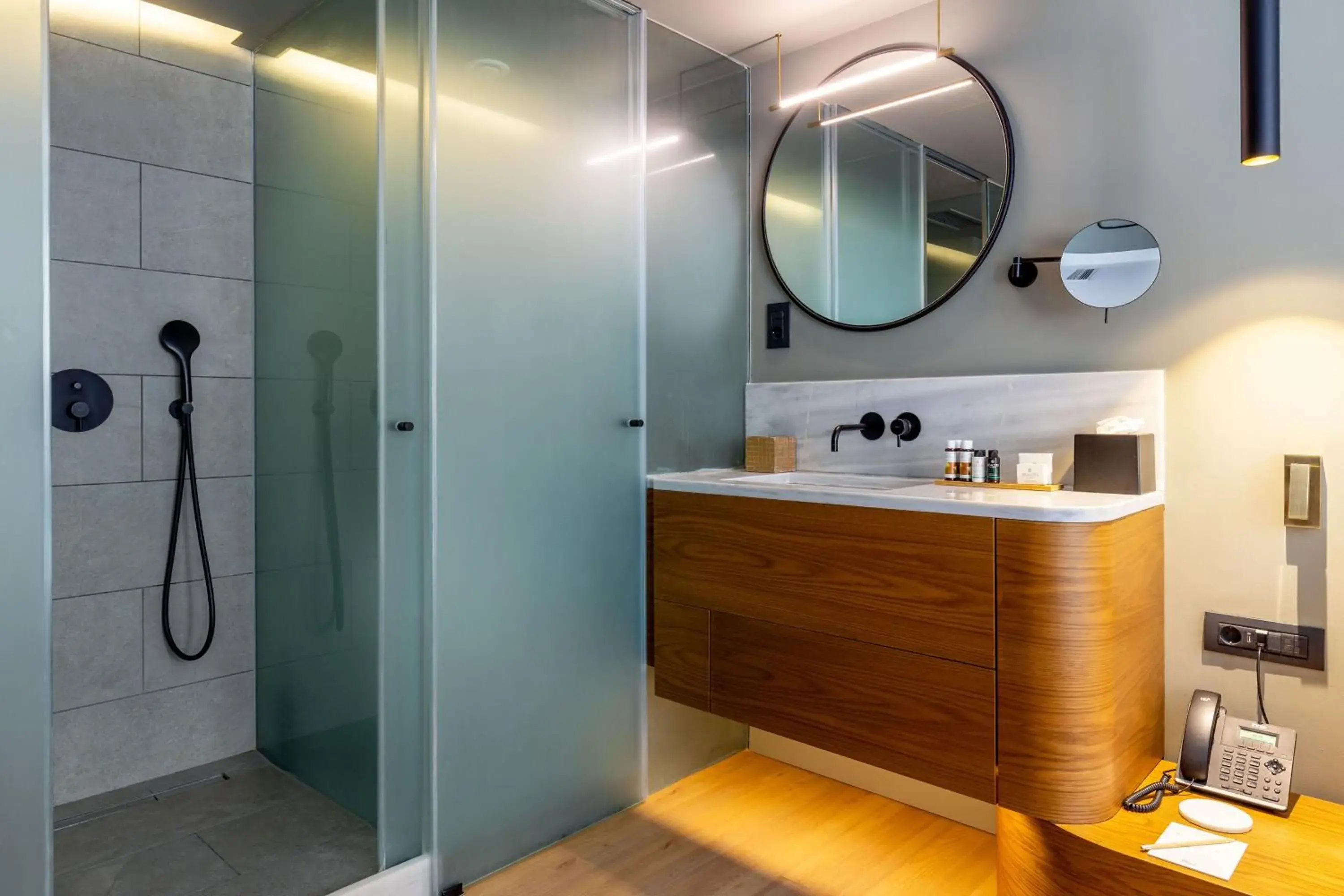Shower, Bathroom in Blend Hotel
