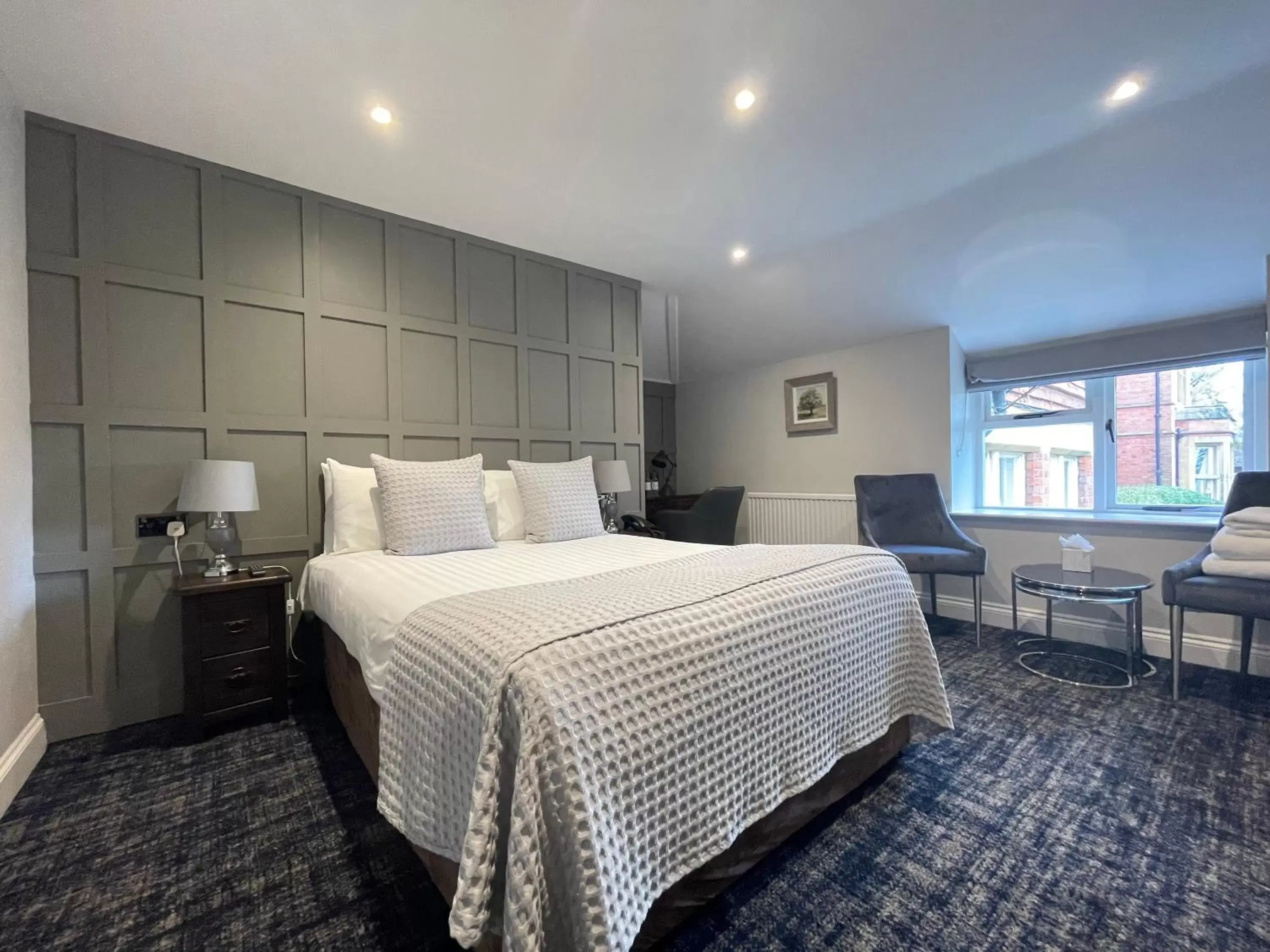 Bed in Cantley House Hotel - Wokingham