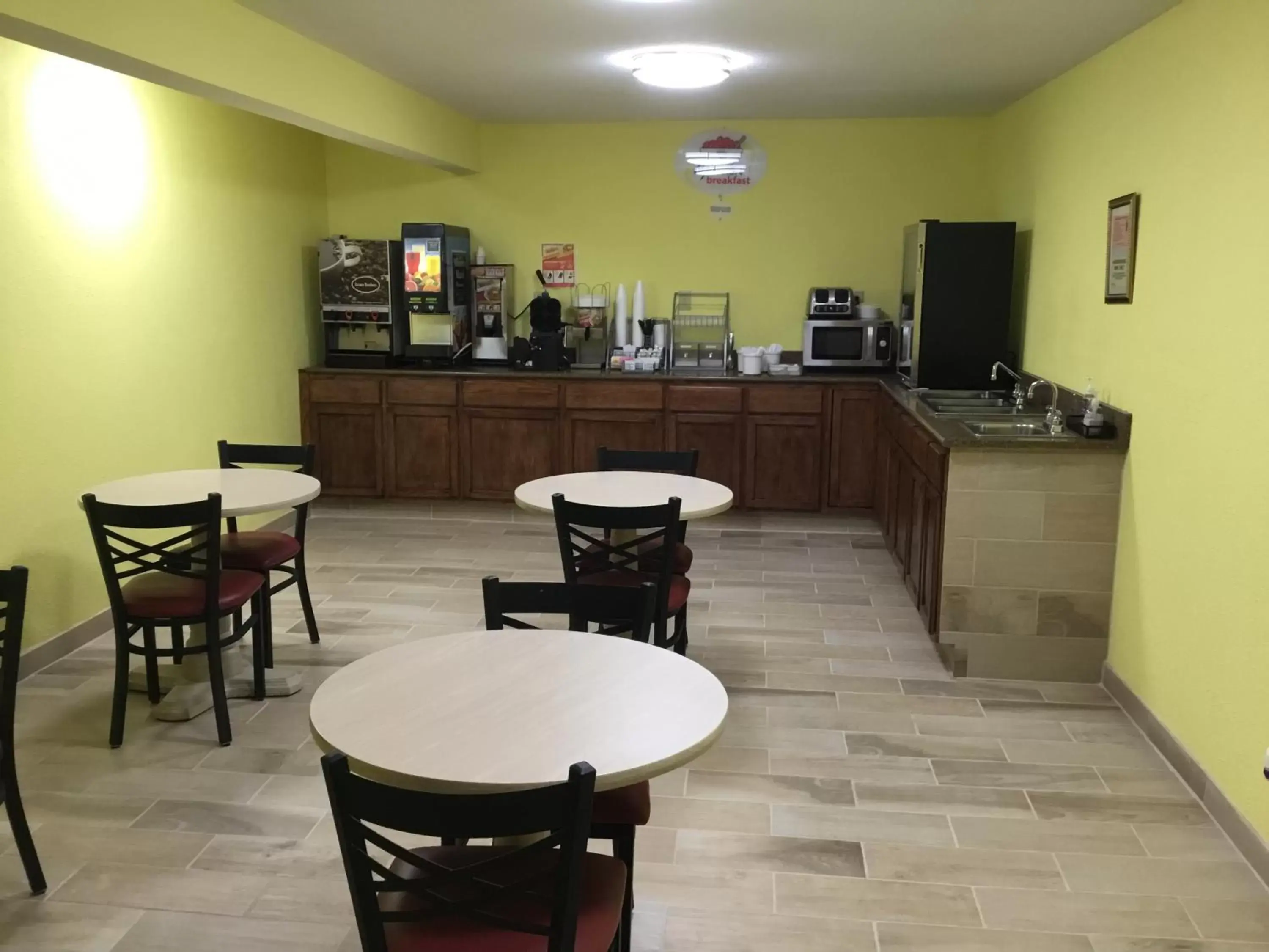 Continental breakfast, Restaurant/Places to Eat in Super 8 by Wyndham Anamosa IA