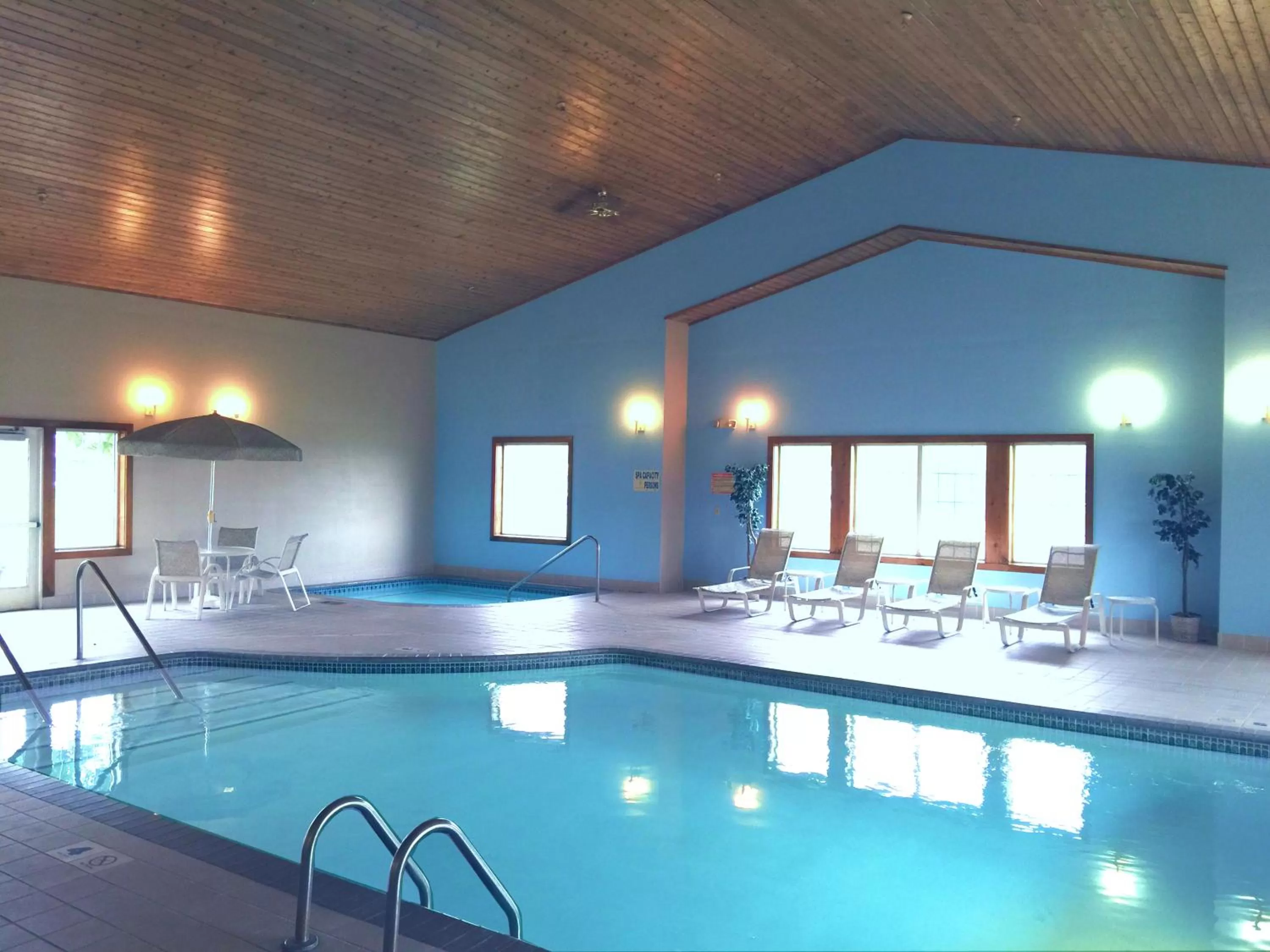 Swimming pool in Baymont by Wyndham Albany MN