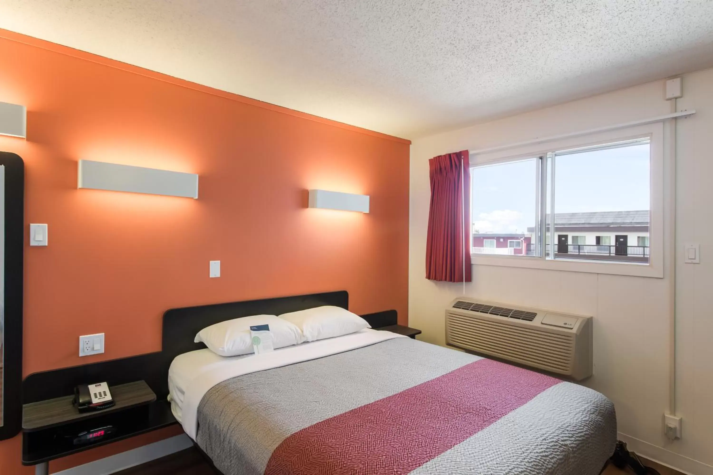 Bedroom, Bed in Motel 6-Cranbrook, BC