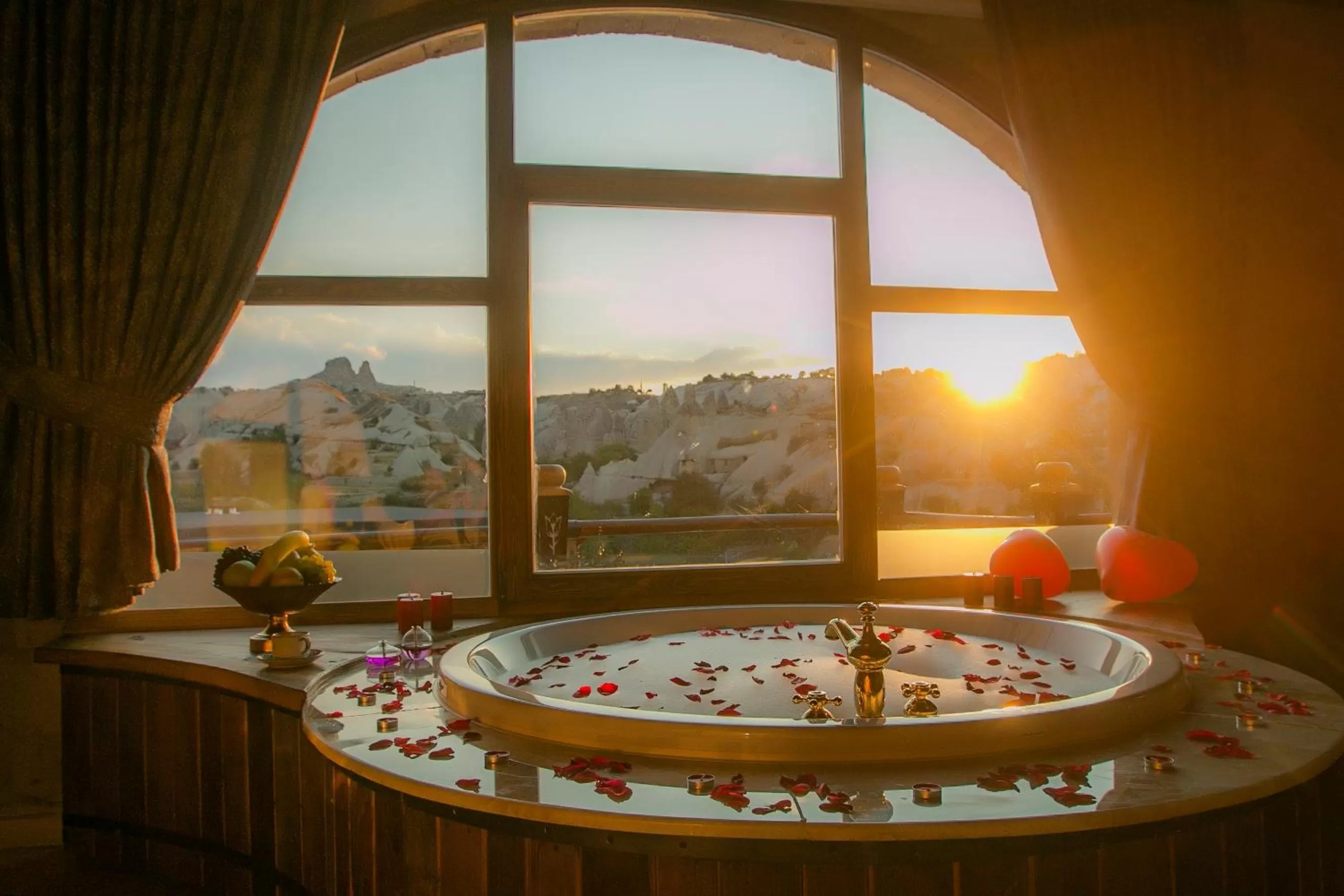 Sunset in Şah Saray Cave Suites Halal Hotel