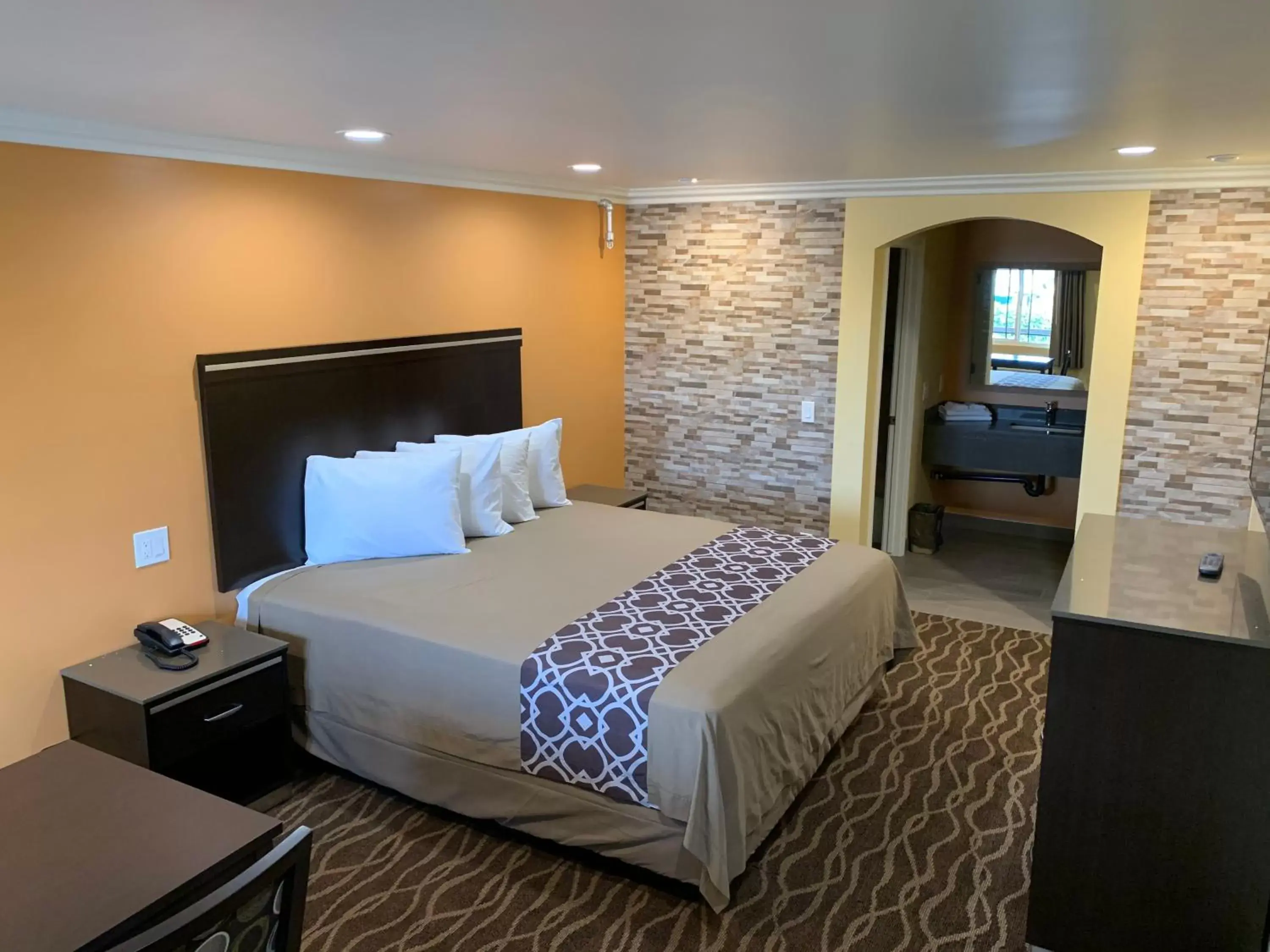 Bedroom, Bed in Walnut Inn & Suites West Covina Bedroom, Bed in Walnut Inn & Suites West Covina