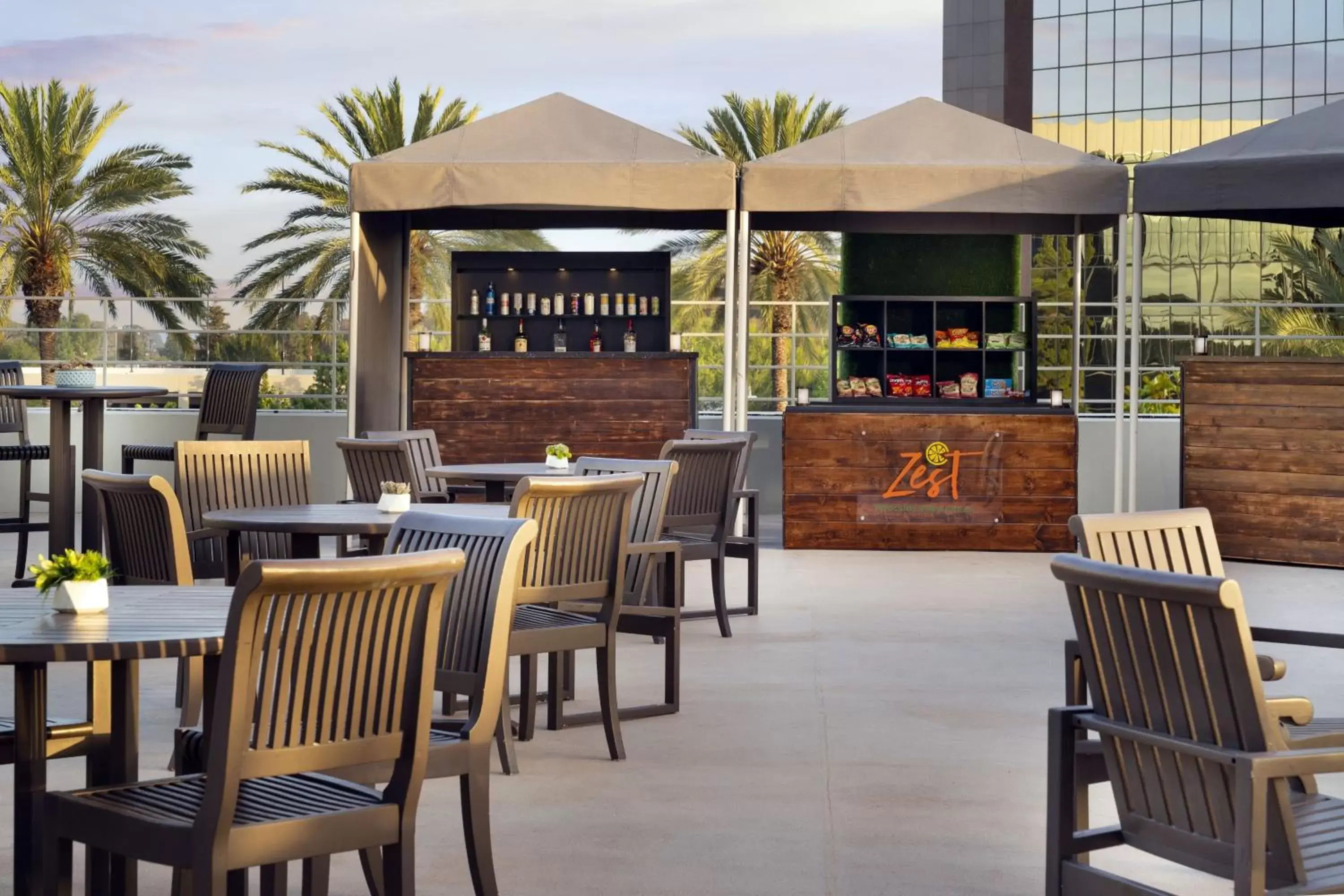 Swimming pool, Restaurant/Places to Eat in The Westin South Coast Plaza, Costa Mesa