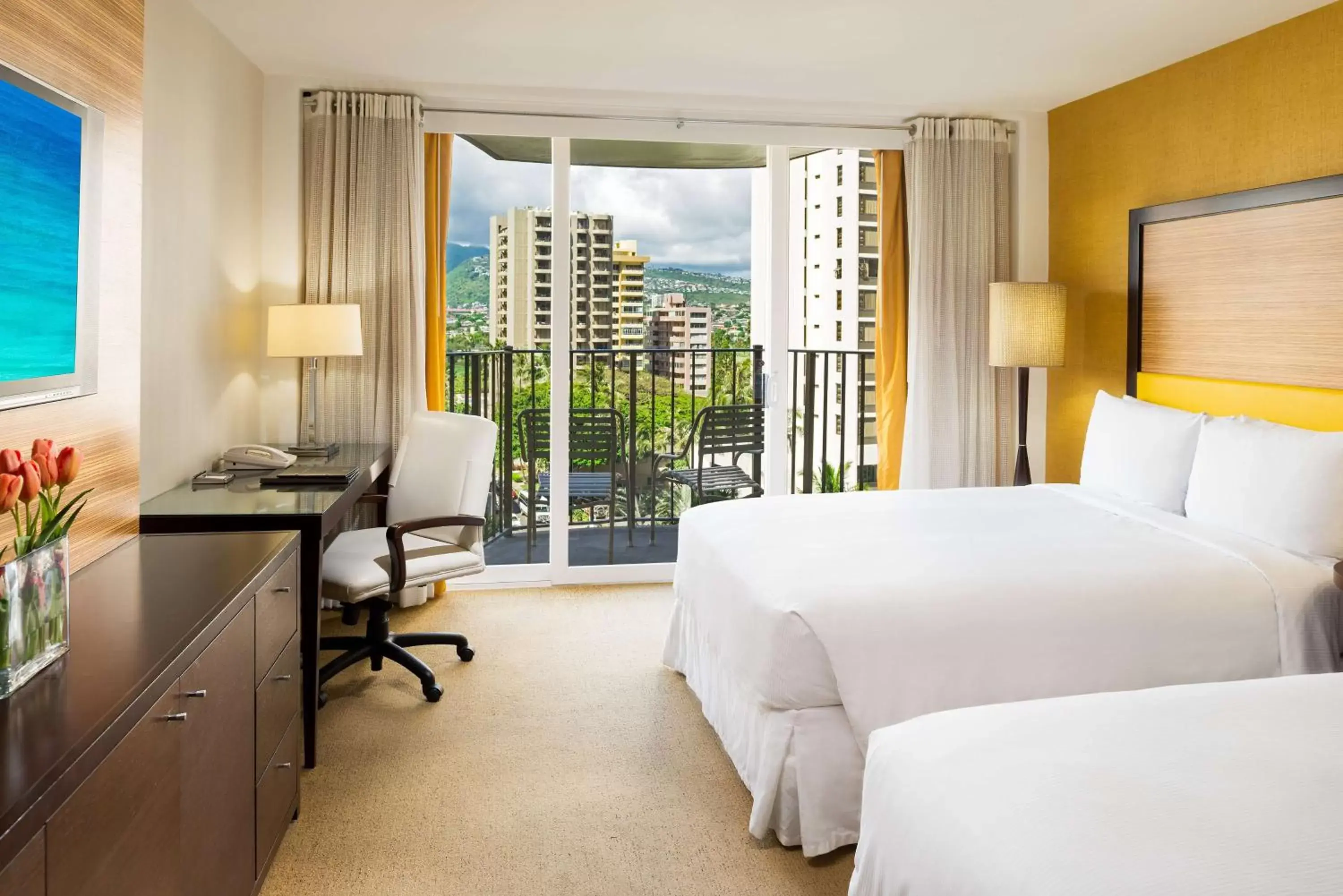 Bed in Hilton Waikiki Beach