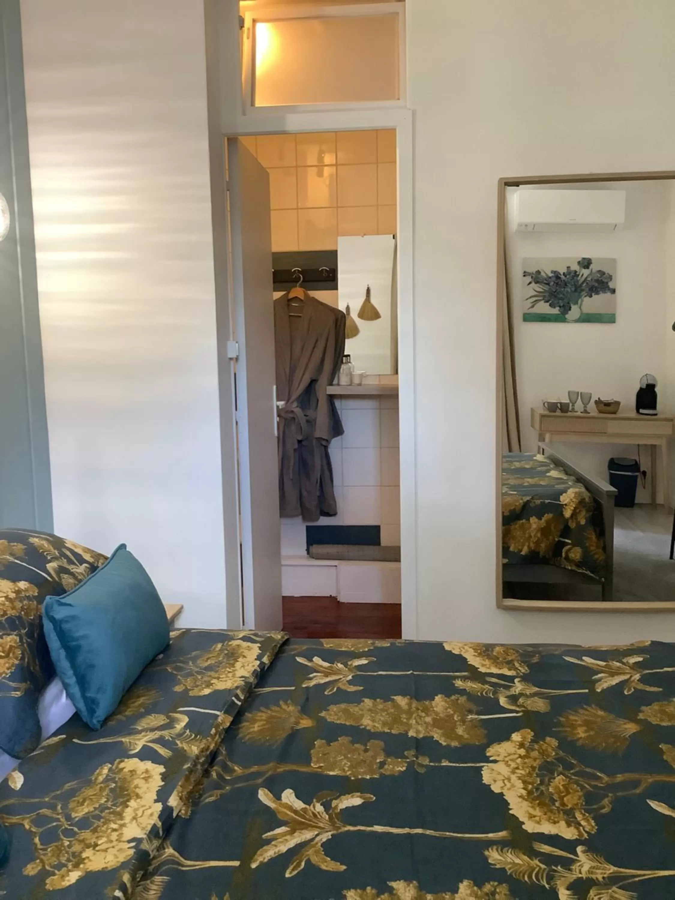 Bed in No. 5 Plaisance