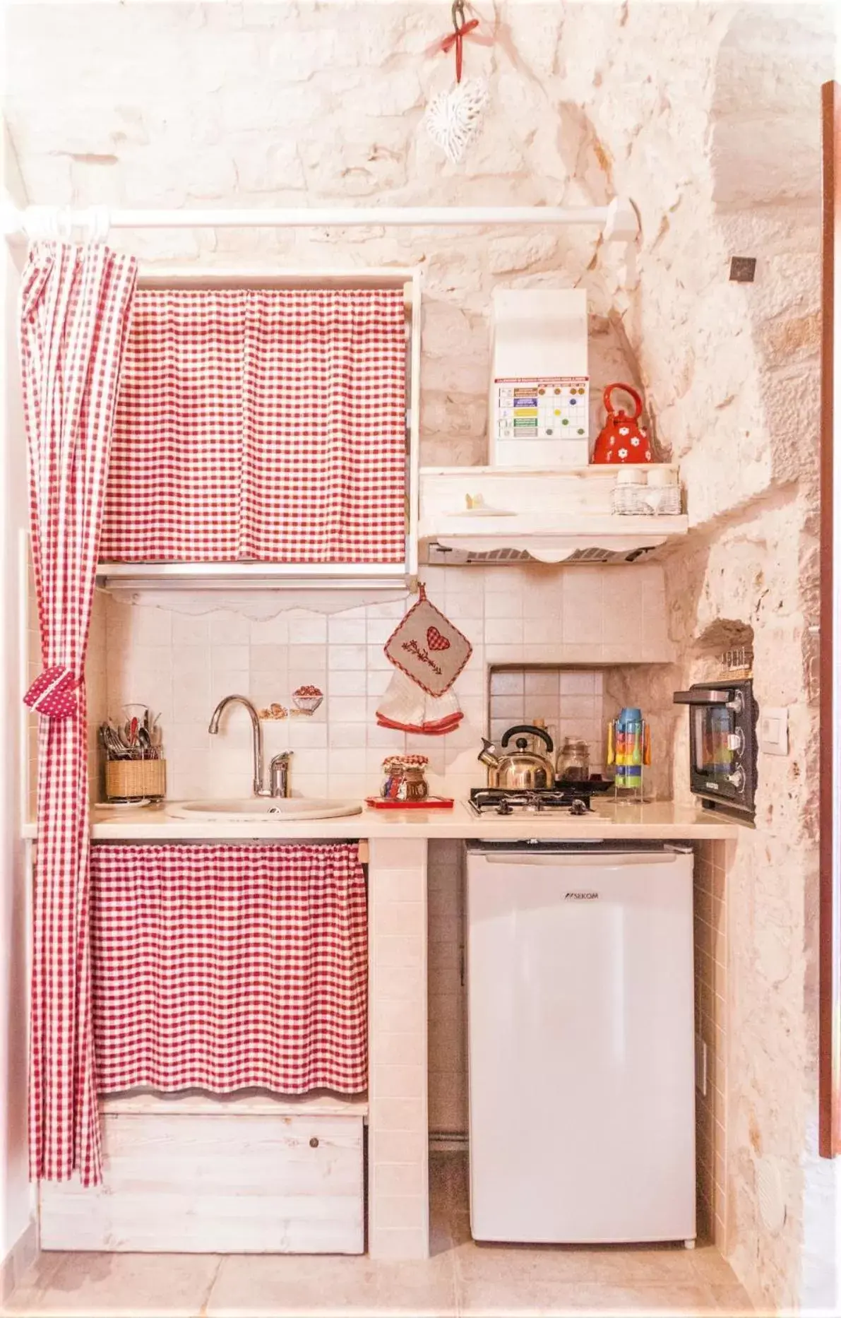 Kitchen or kitchenette, Kitchen/Kitchenette in B&B Trulli Donna Isabella