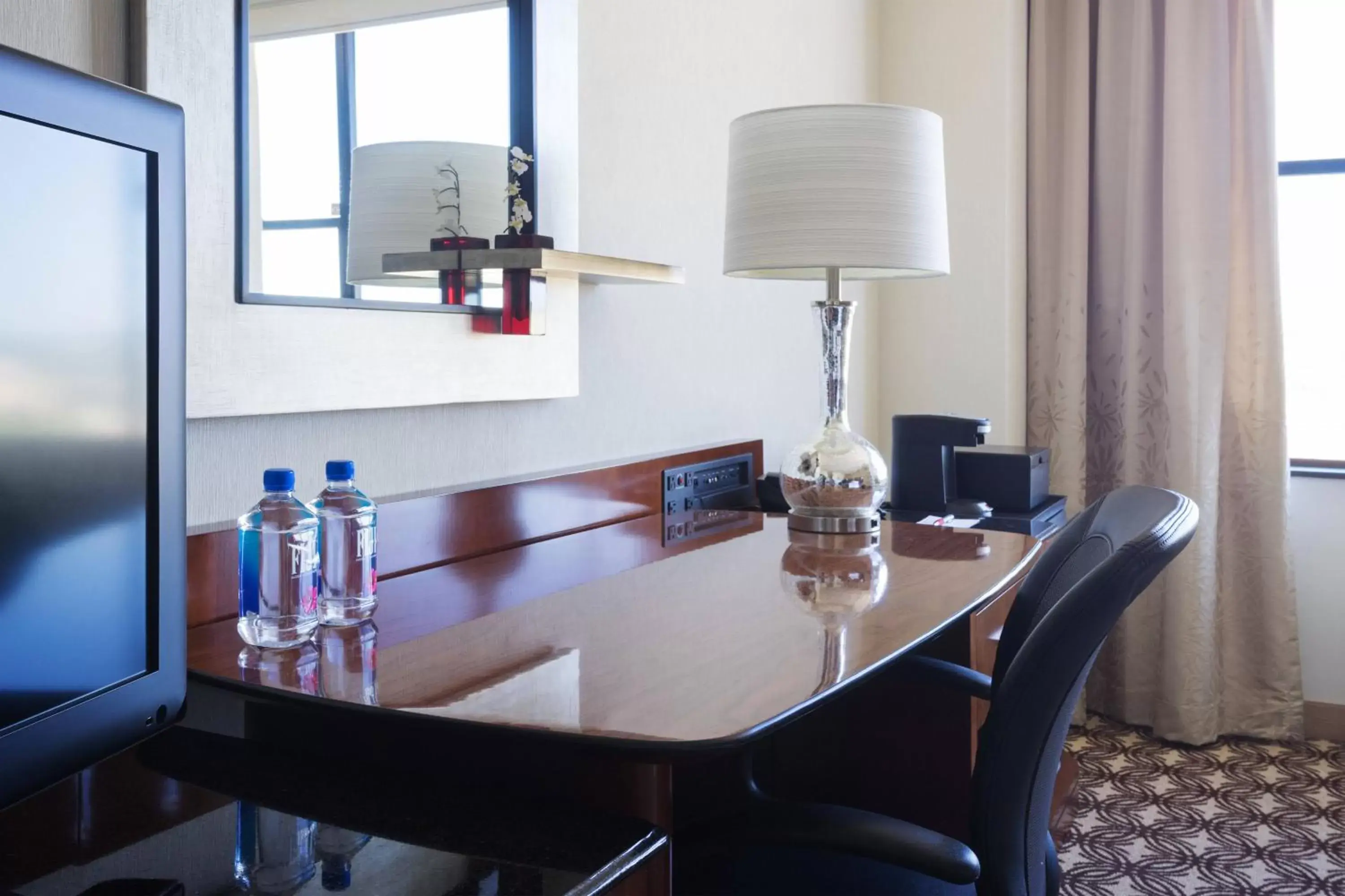 Photo of the whole room, Dining Area in Pittsburgh Marriott City Center