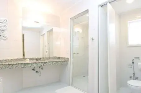 Bathroom in Pousada Portal das Cerejeiras