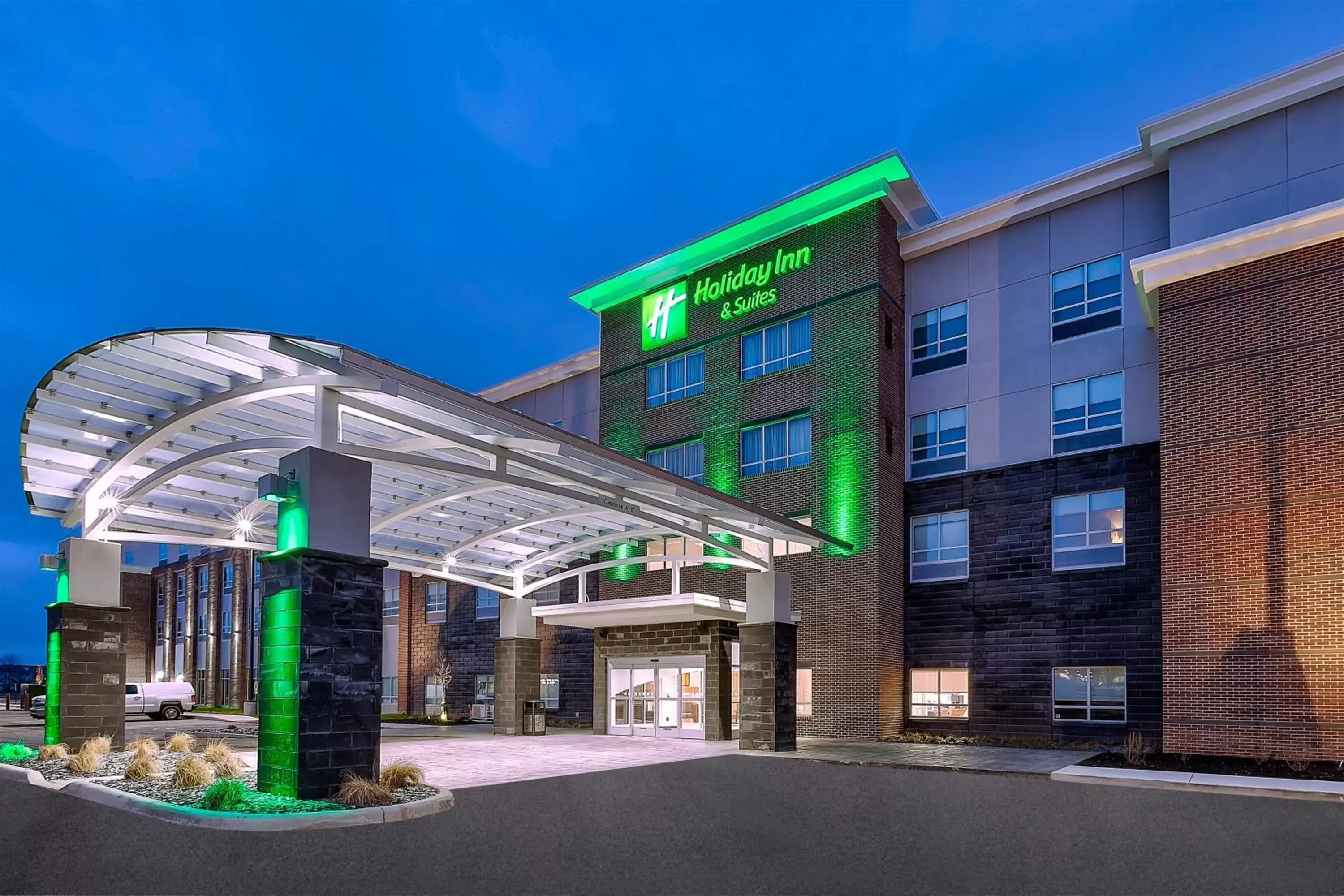 Property Building in Holiday Inn & Suites - Toledo Southwest - Perrysburg, an IHG Hotel