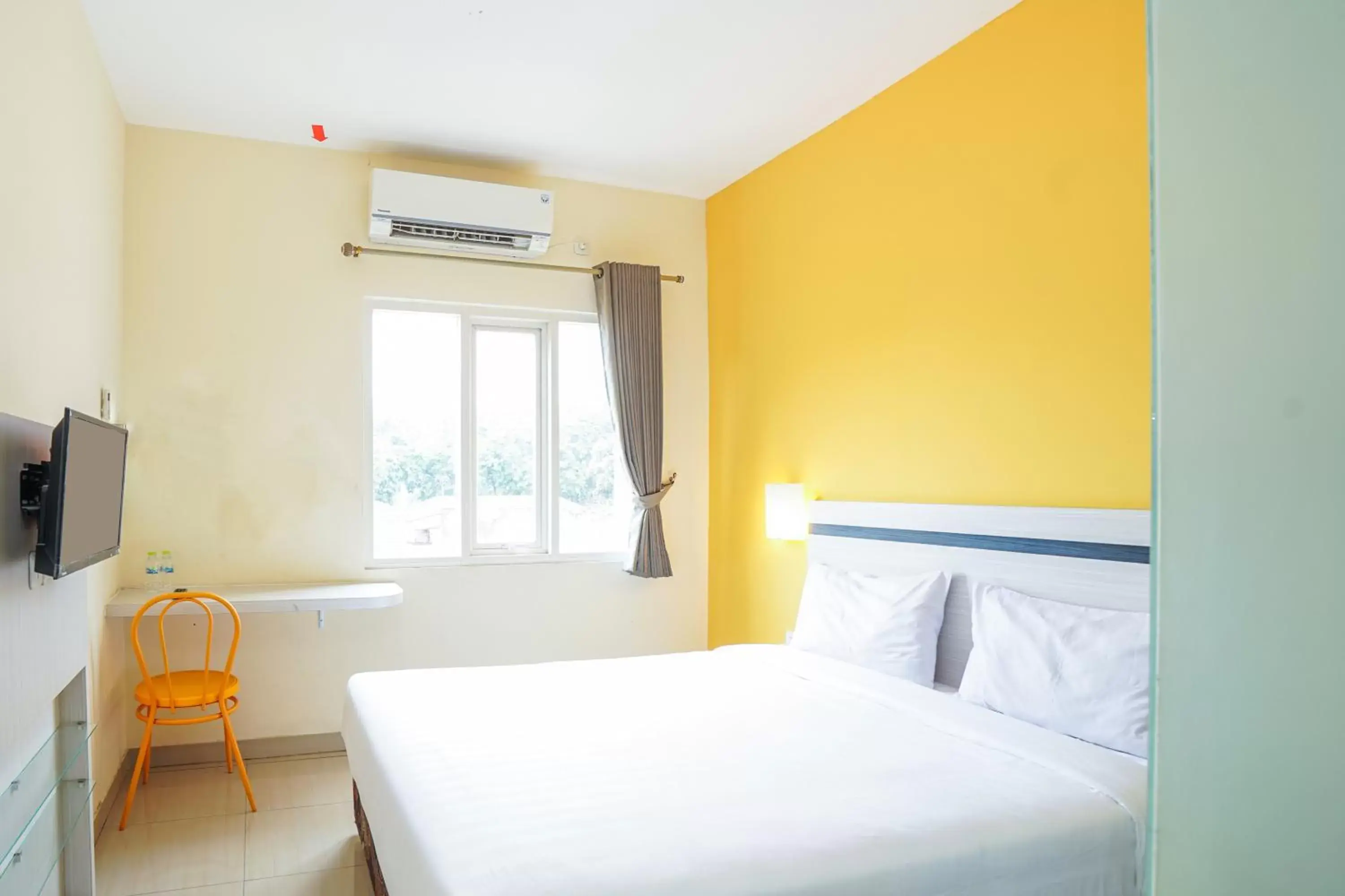 Bed in Pratisarawirya Guesthouse by ecommerceloka Bed in Pratisarawirya Guesthouse by ecommerceloka