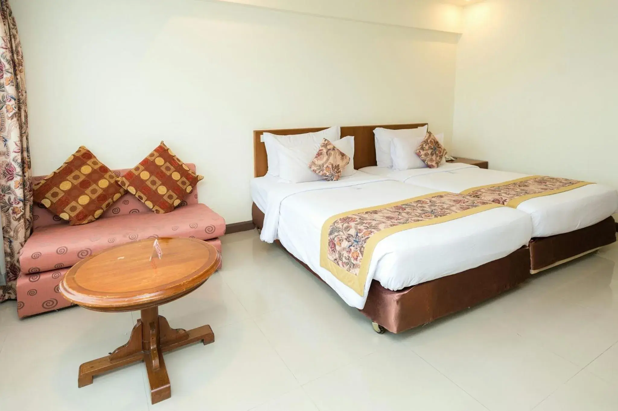 Photo of the whole room, Bed in River Kwai Hotel Photo of the whole room, Bed in River Kwai Hotel