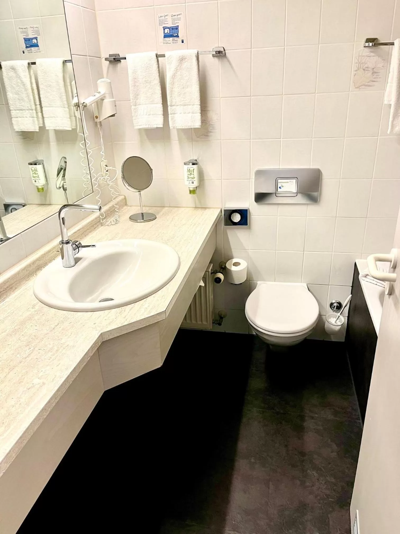 Bathroom in Hotel Schiller