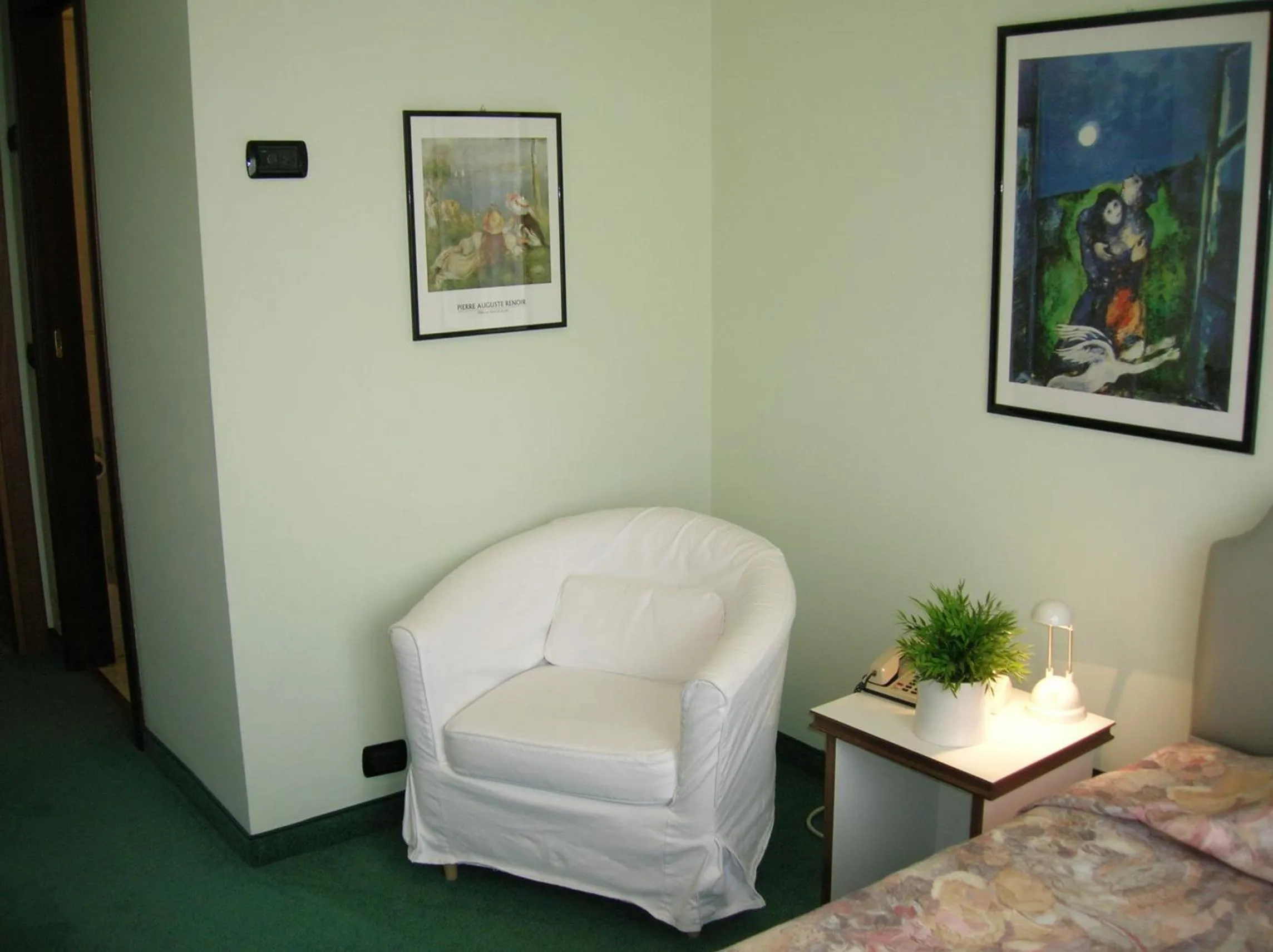 Seating area, Bed in Hotel Molise 2