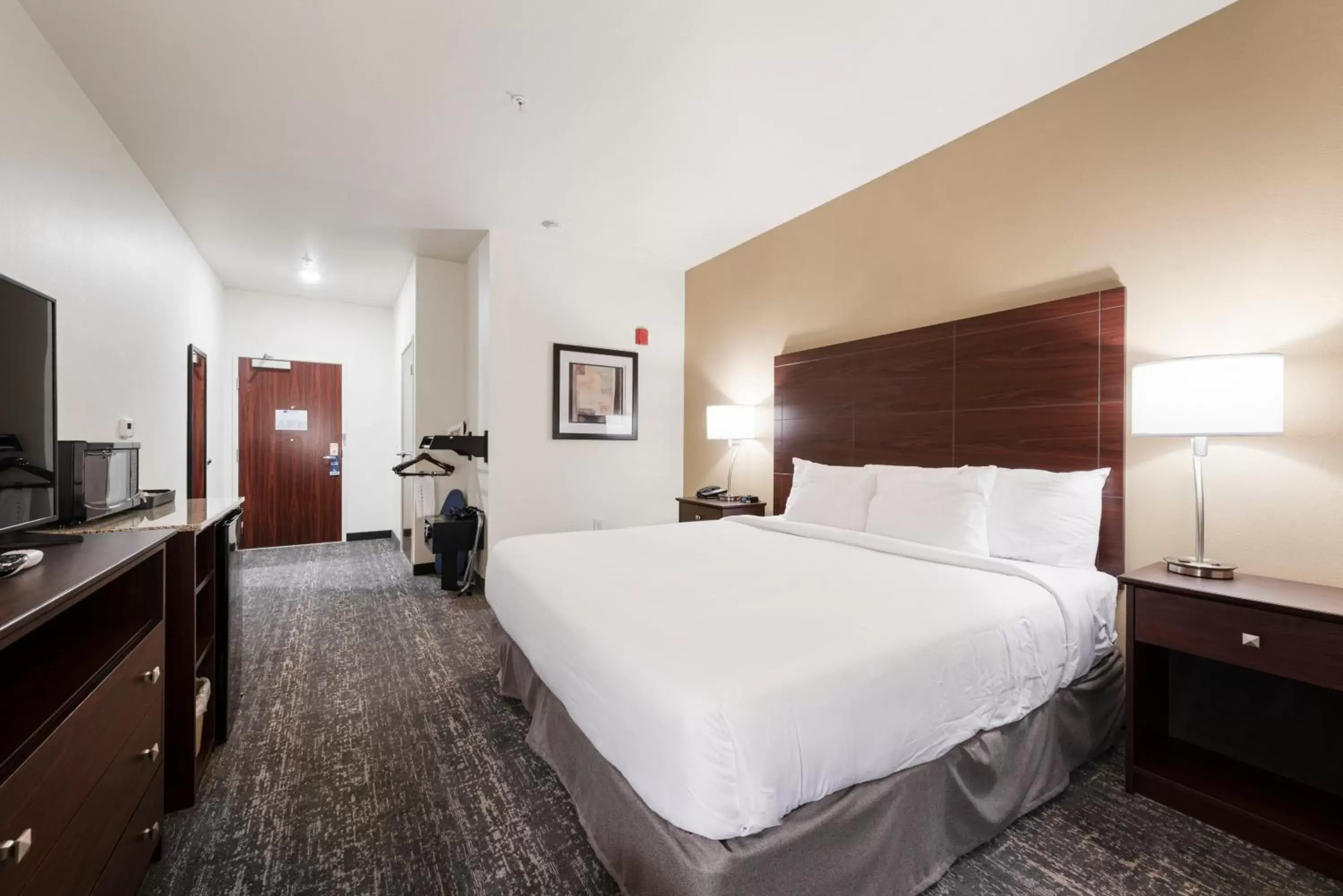 Bed in Cobblestone Hotel & Suites - Urbana