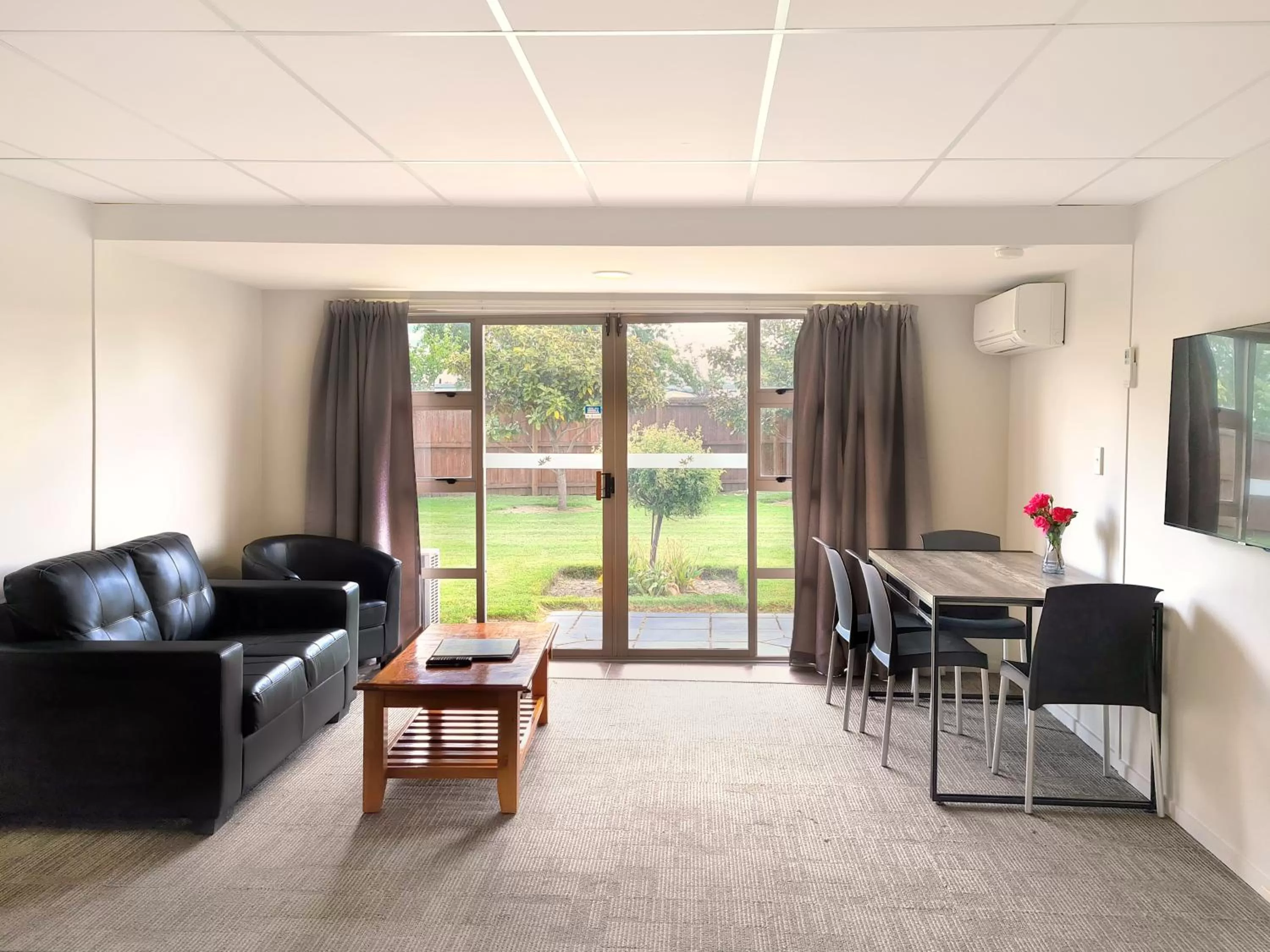 Living room in The Garden Hotel