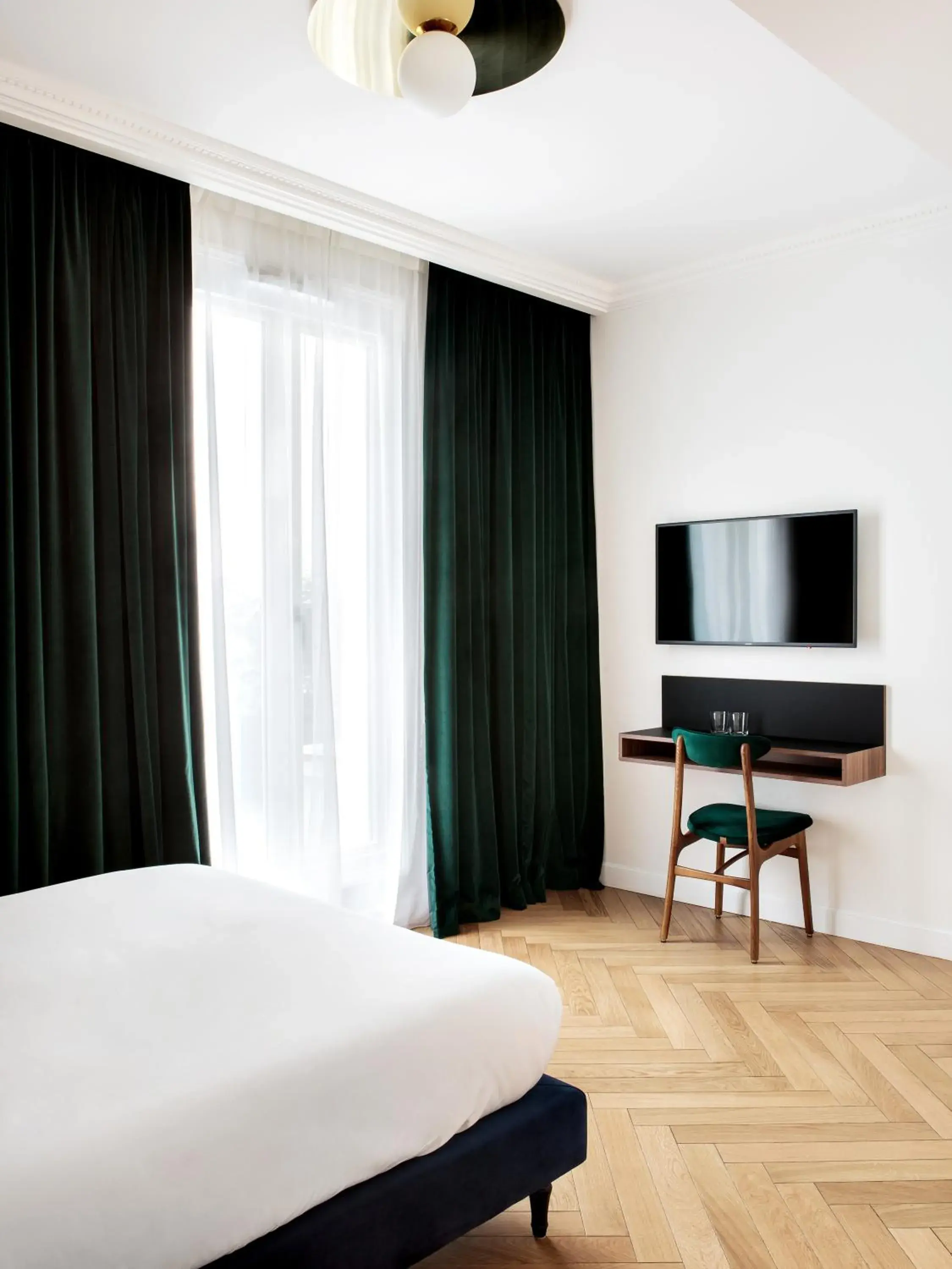 Patio, Bed in Hotel Rendez-Vous Batignolles