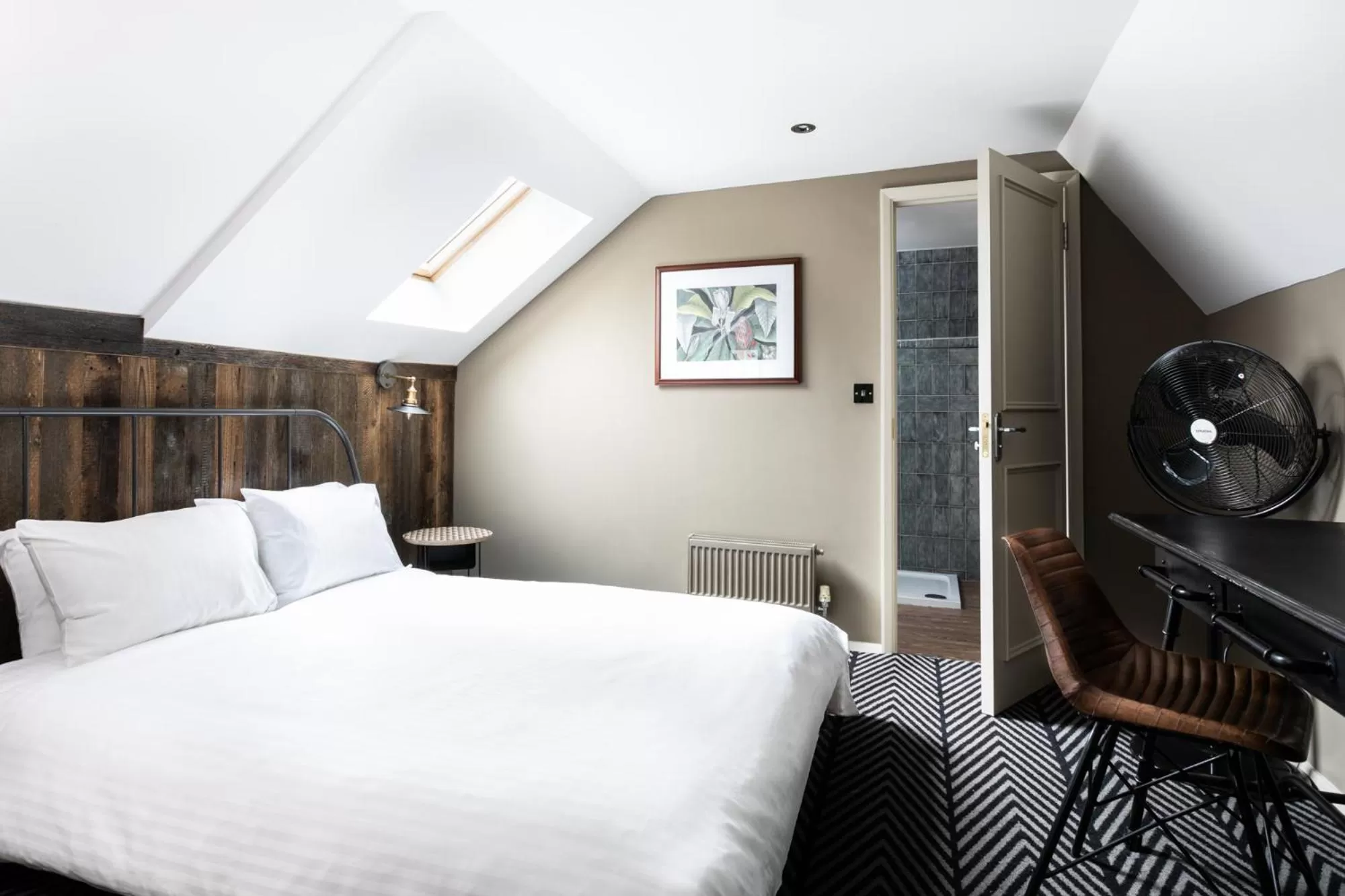 Bedroom, Bed in PubLove @ The Rose & Crown