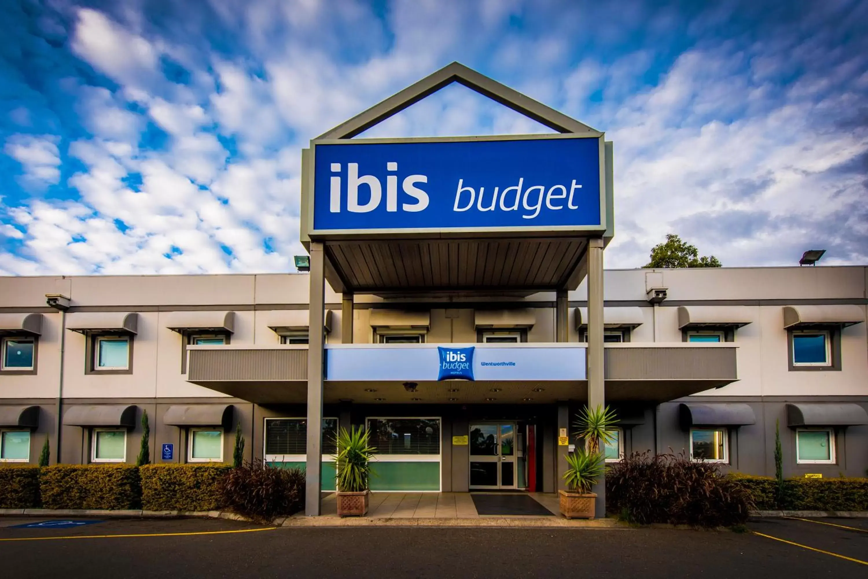 Property building, Facade/Entrance in ibis Budget Wentworthville