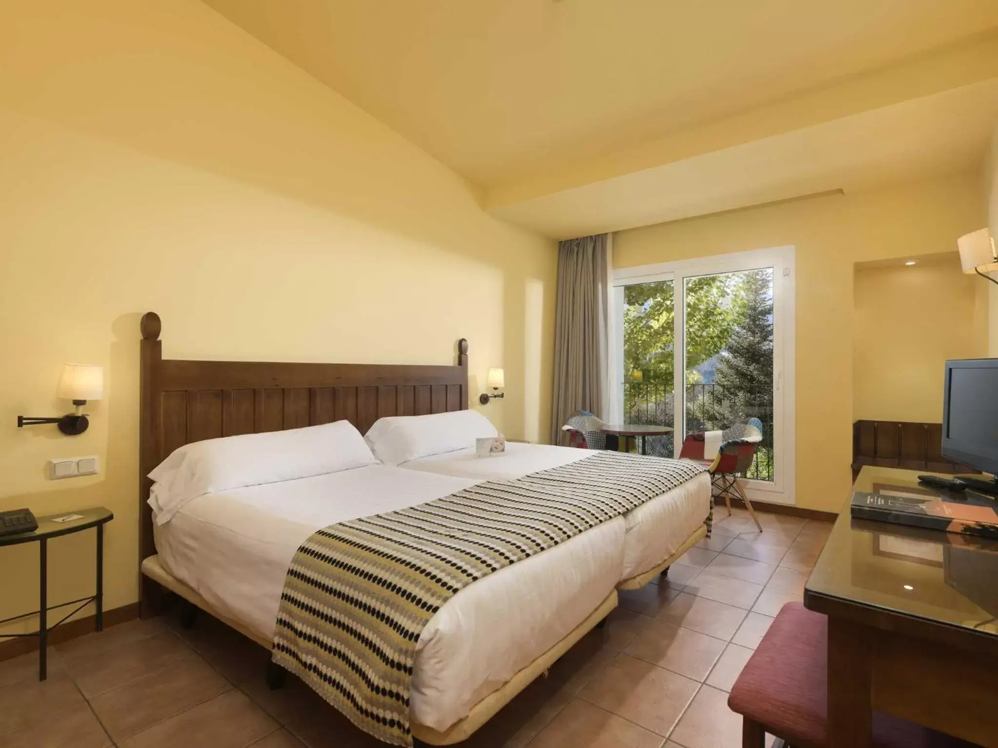 Classic Triple Room in Hotel Fuerte Grazalema