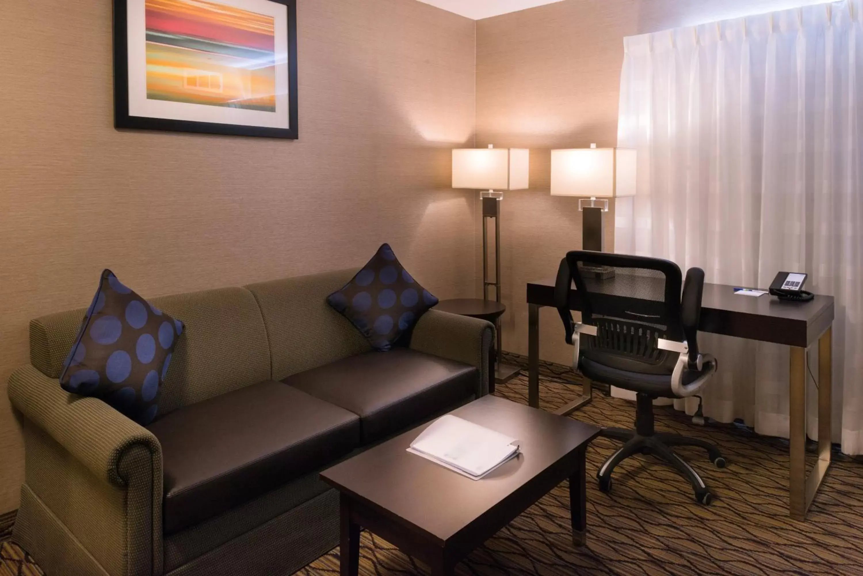 Photo of the whole room, Seating Area in Holiday Inn Express Hotel & Suites Pasadena-Colorado Boulevard, an IHG Hotel