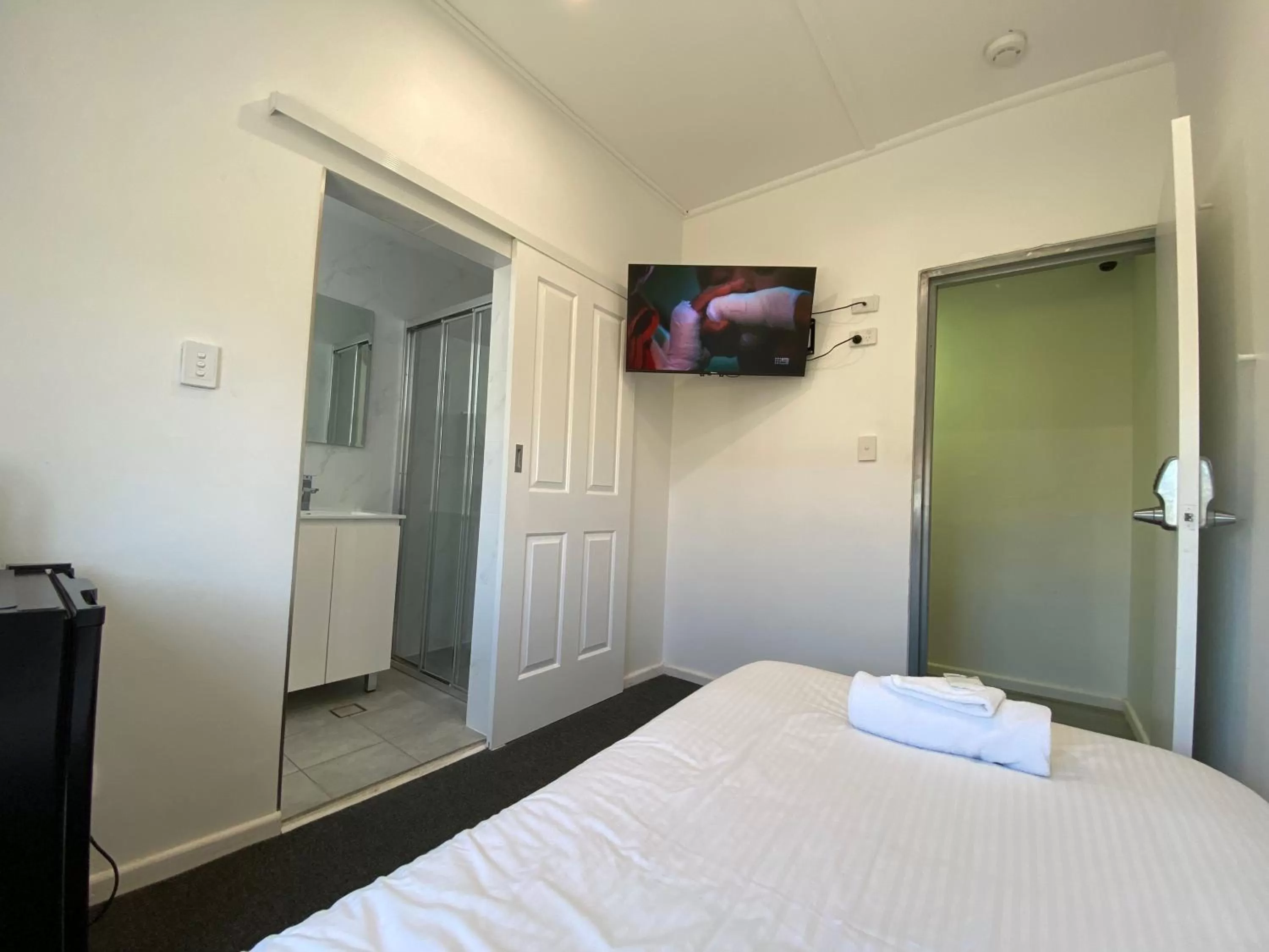 TV and multimedia, Bed in Central Motel Mudgee