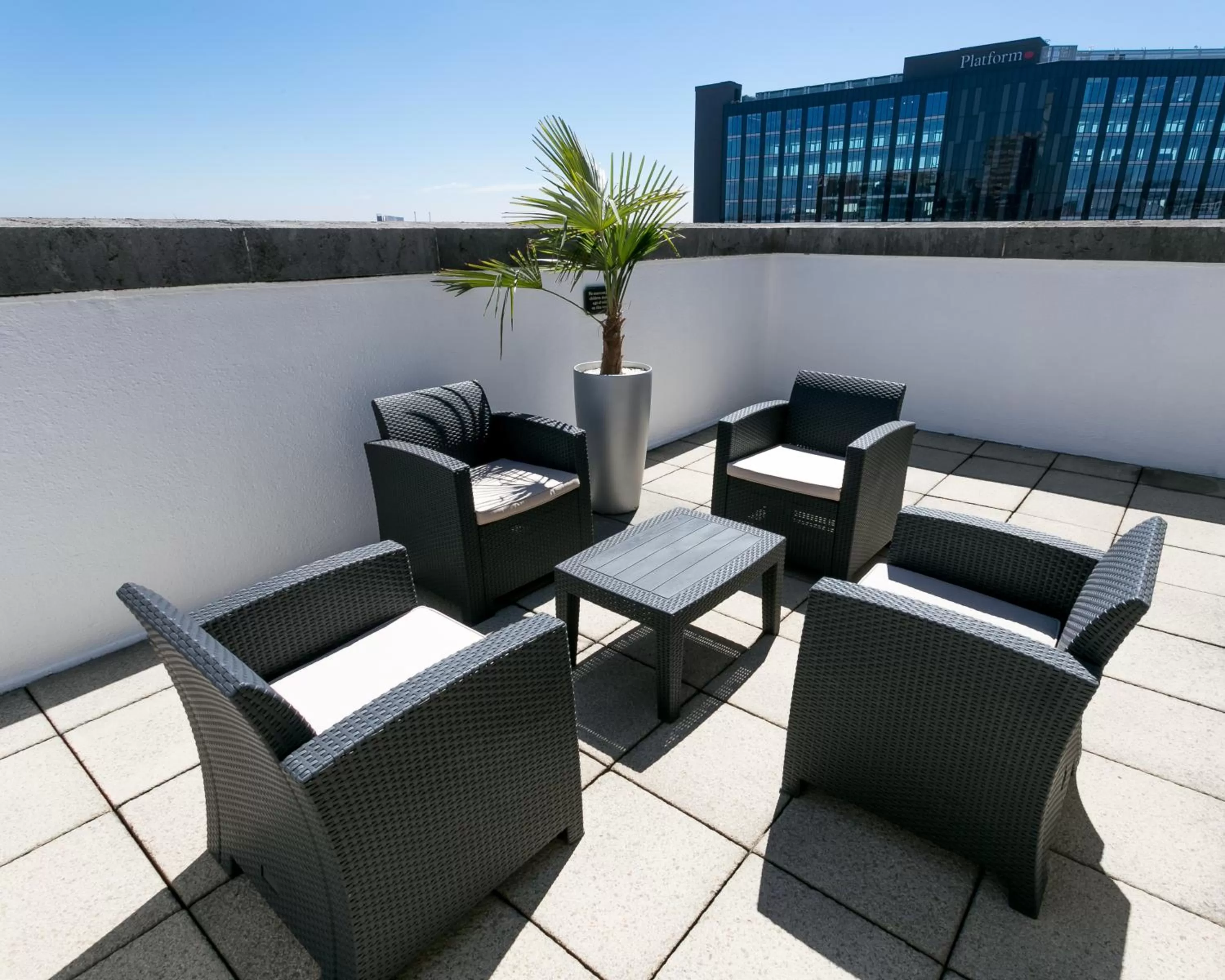 Balcony/Terrace in The Queens Hotel