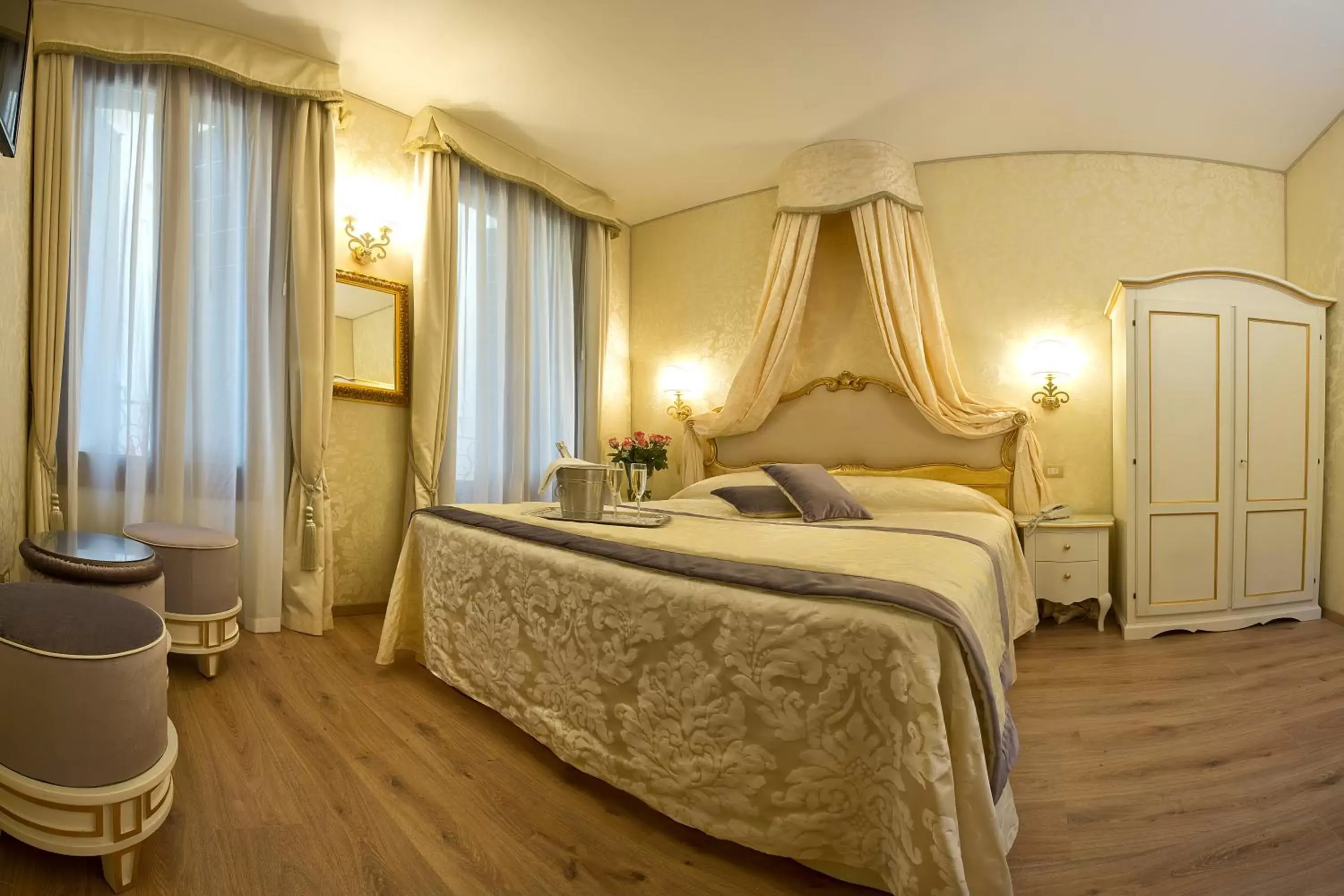 Photo of the whole room, Bed in Residenza Goldoni