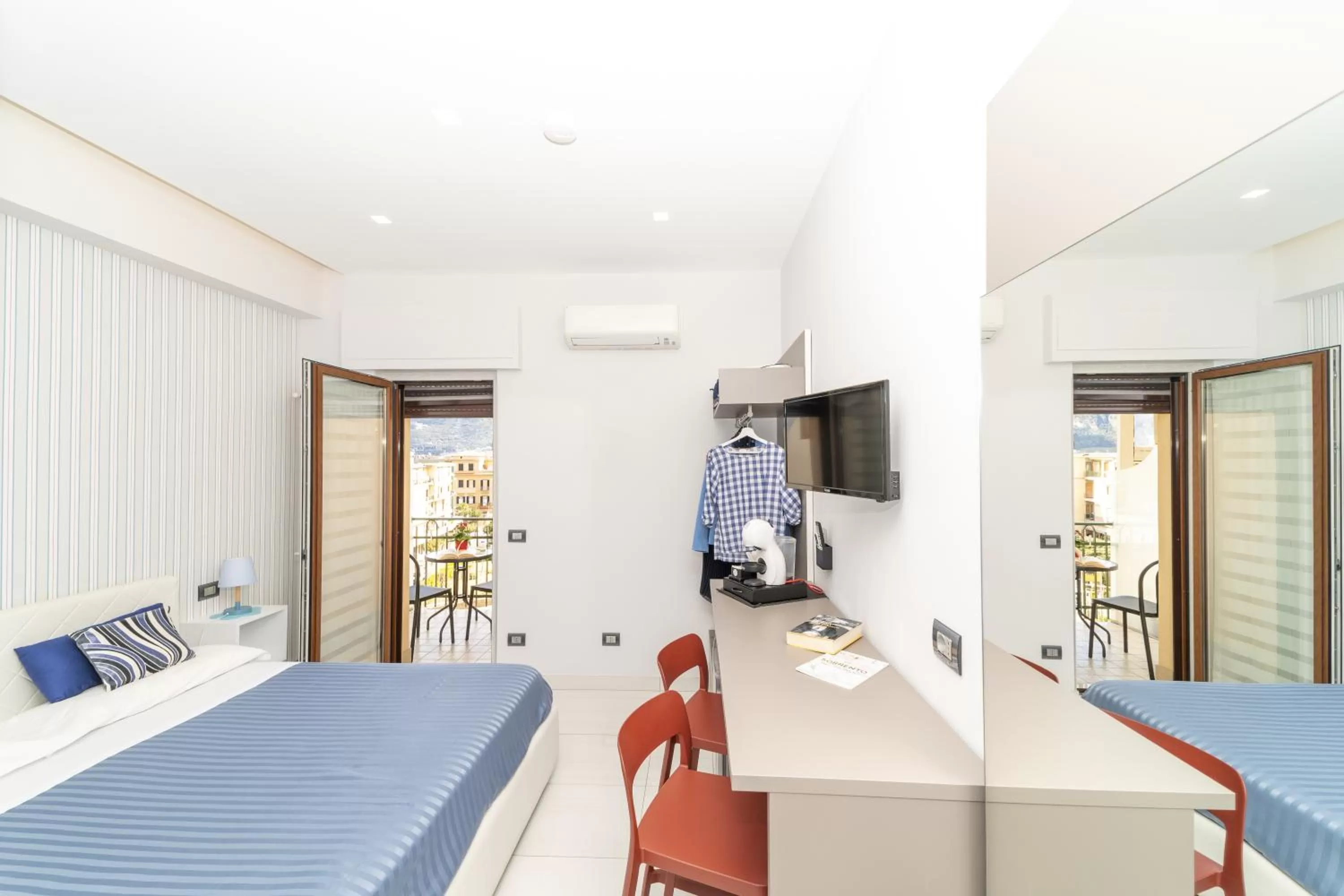 Bedroom, Bed in Estate4home - ChristAl