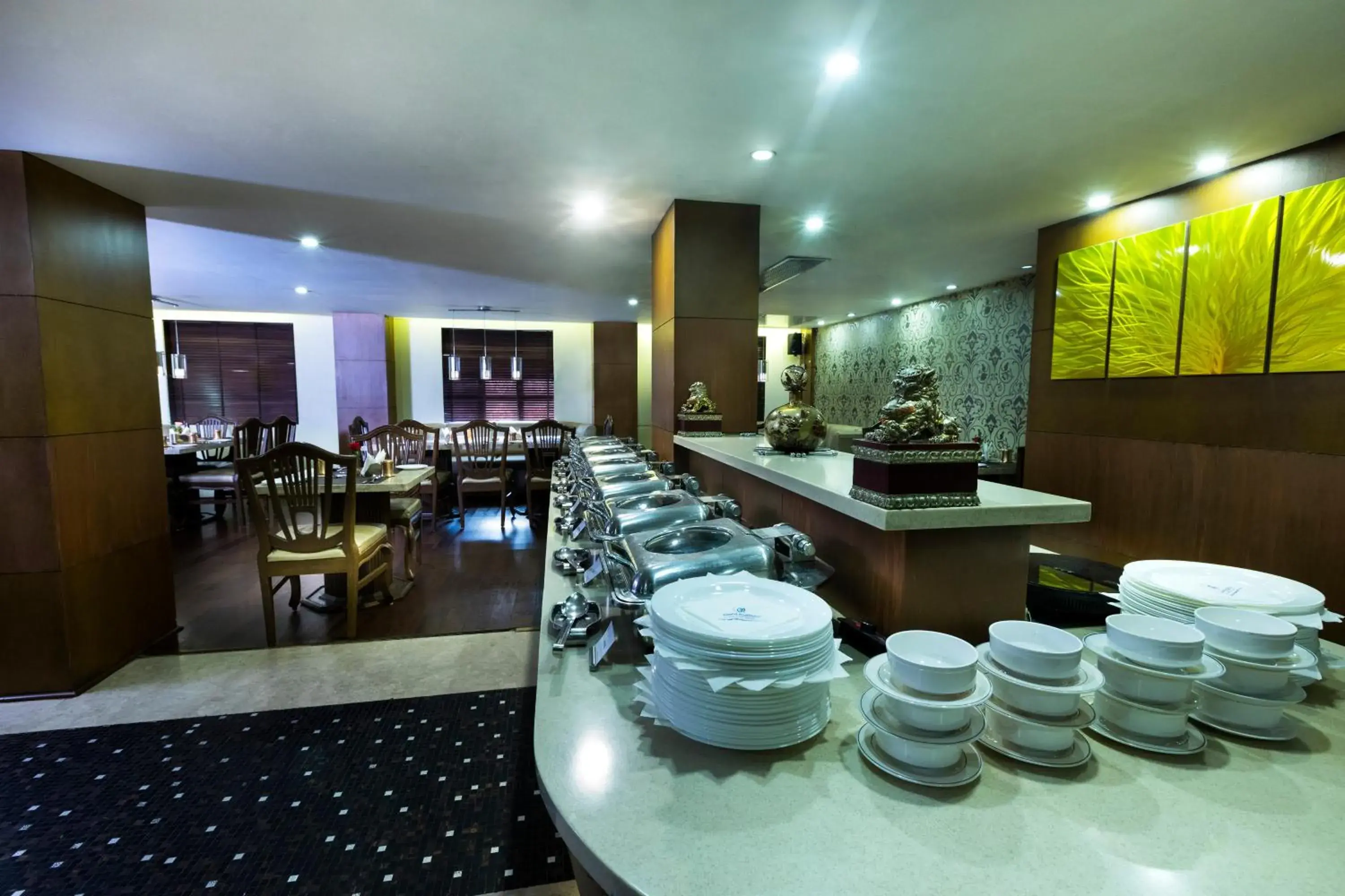 Restaurant/places to eat in Hotel Grand Residence