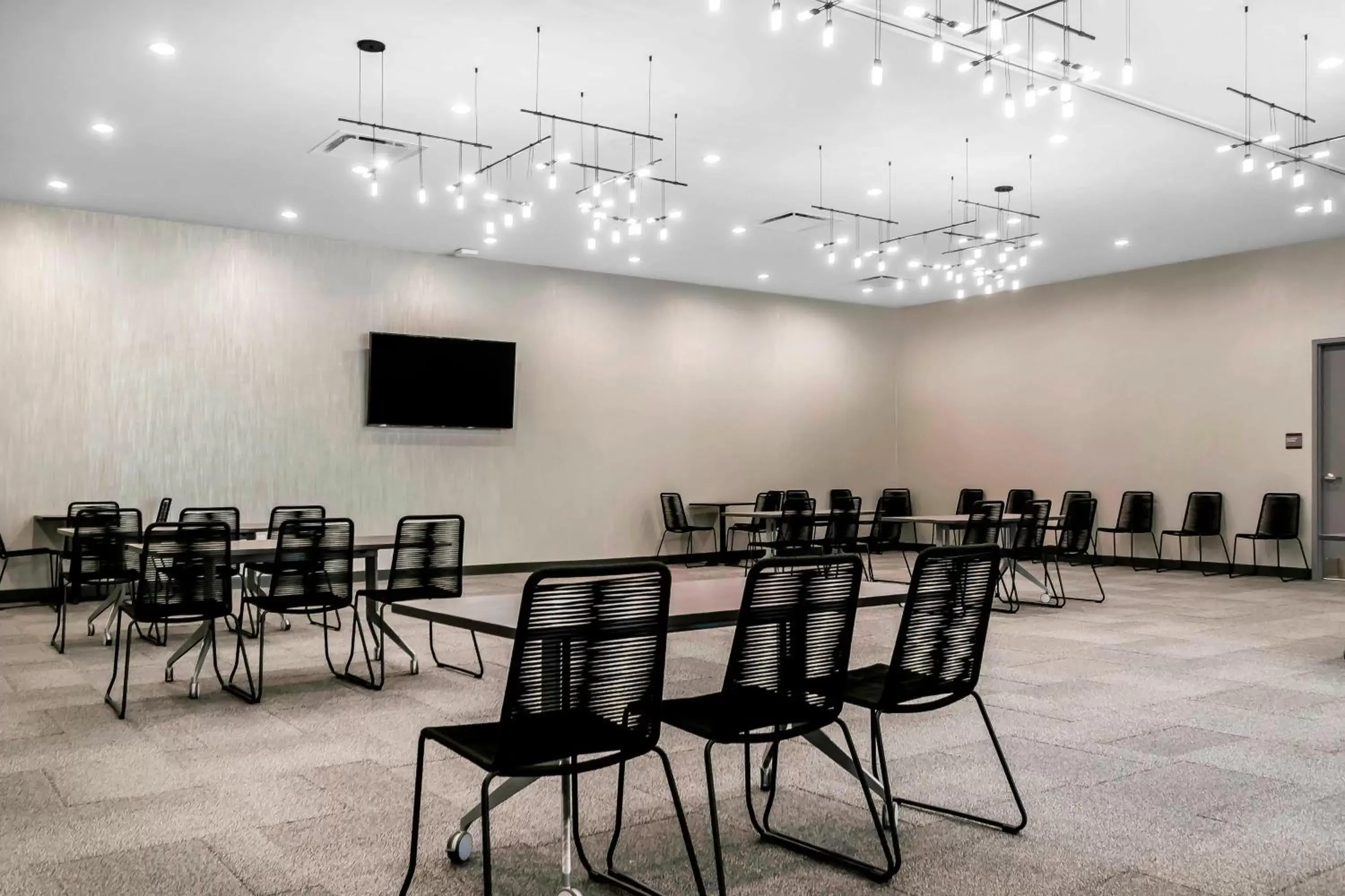 Meeting/conference room in Aloft Newport on the Levee