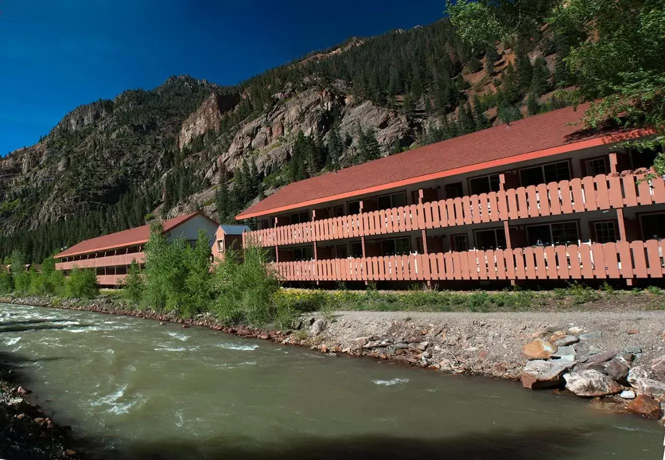 Property Building in Hot Springs Inn