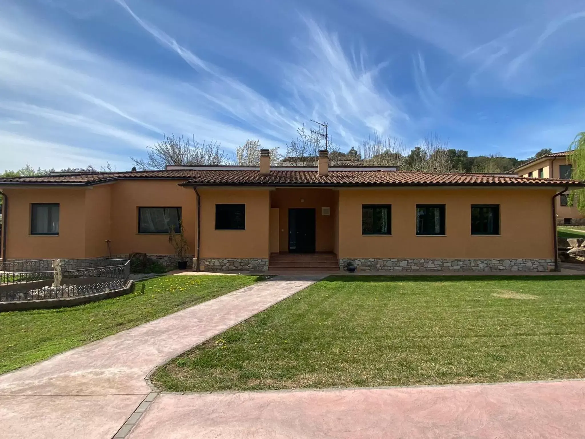 Facade/entrance, Property Building in Casa Santa Elena