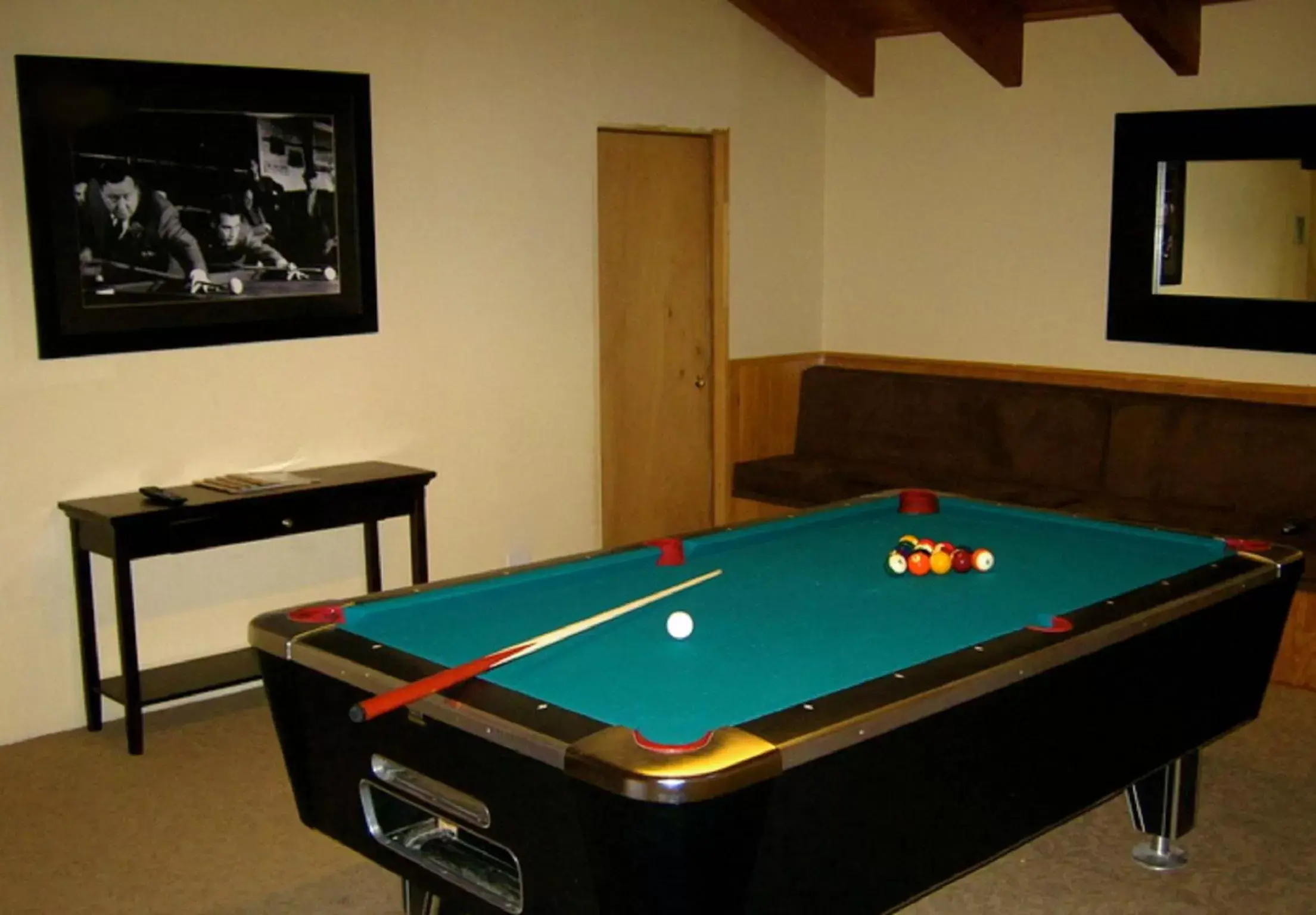 Billiard, Billiards in The Mammoth Creek Inn